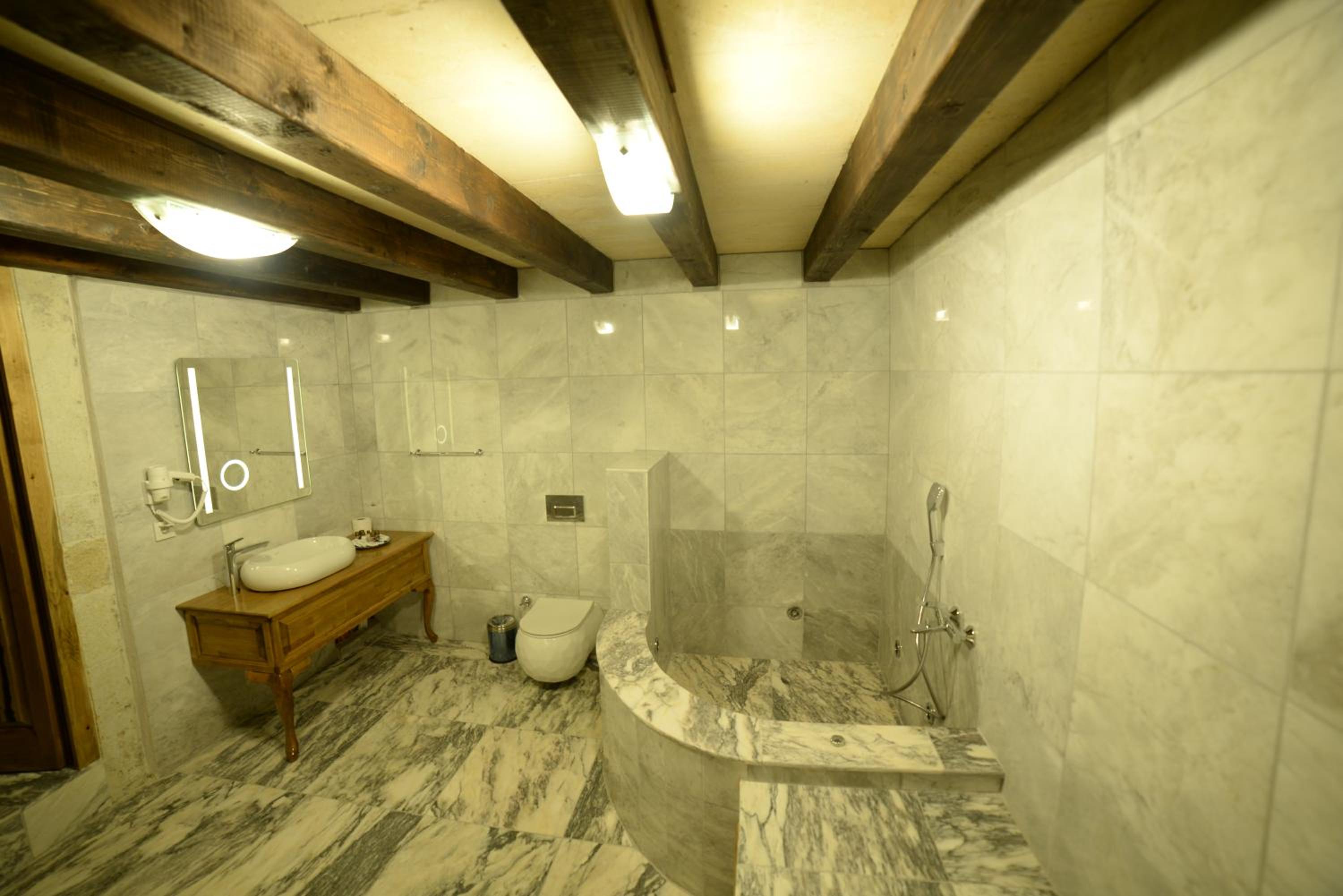 King Suite with Terrace - Photo 5