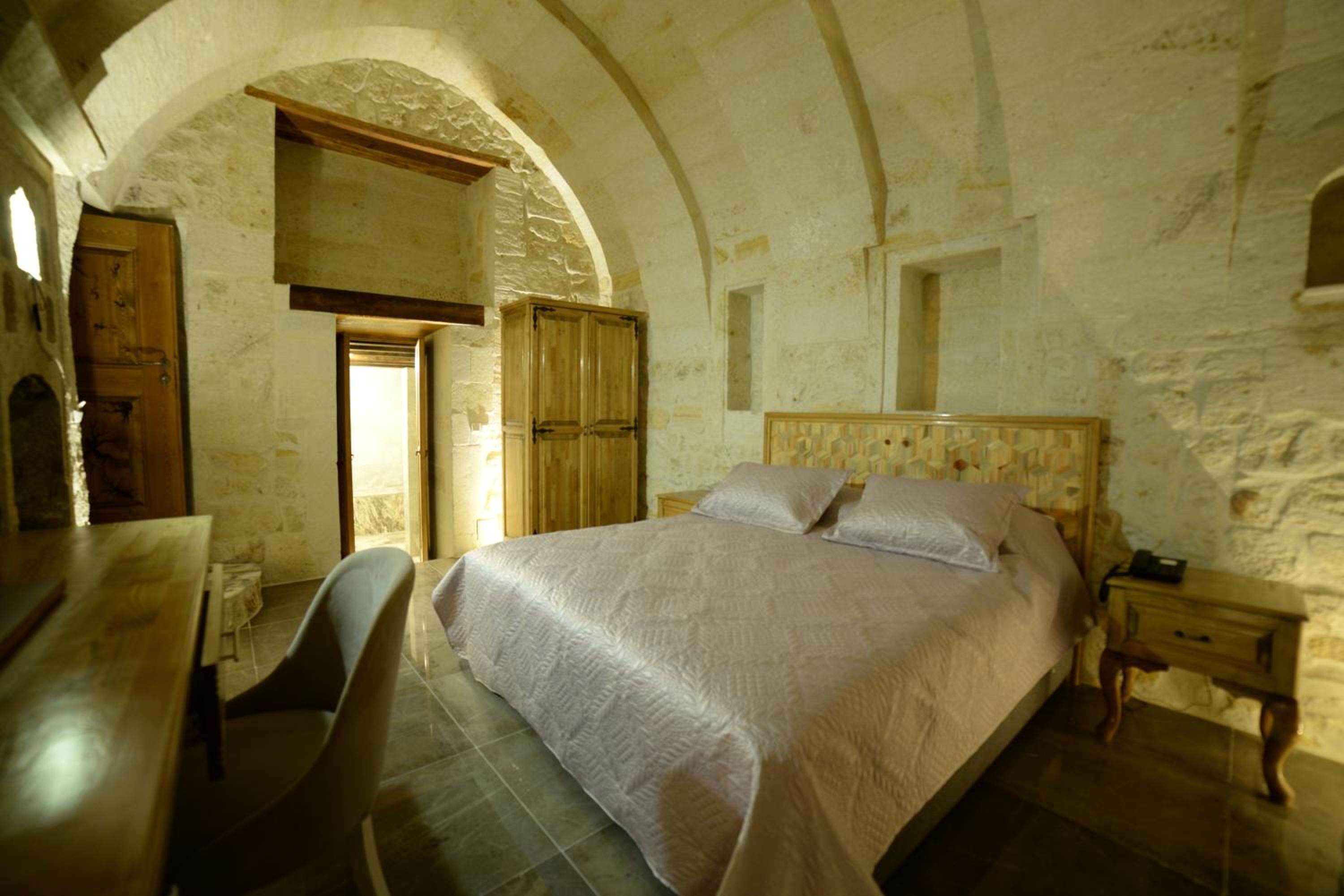 King Suite with Terrace - Photo 4