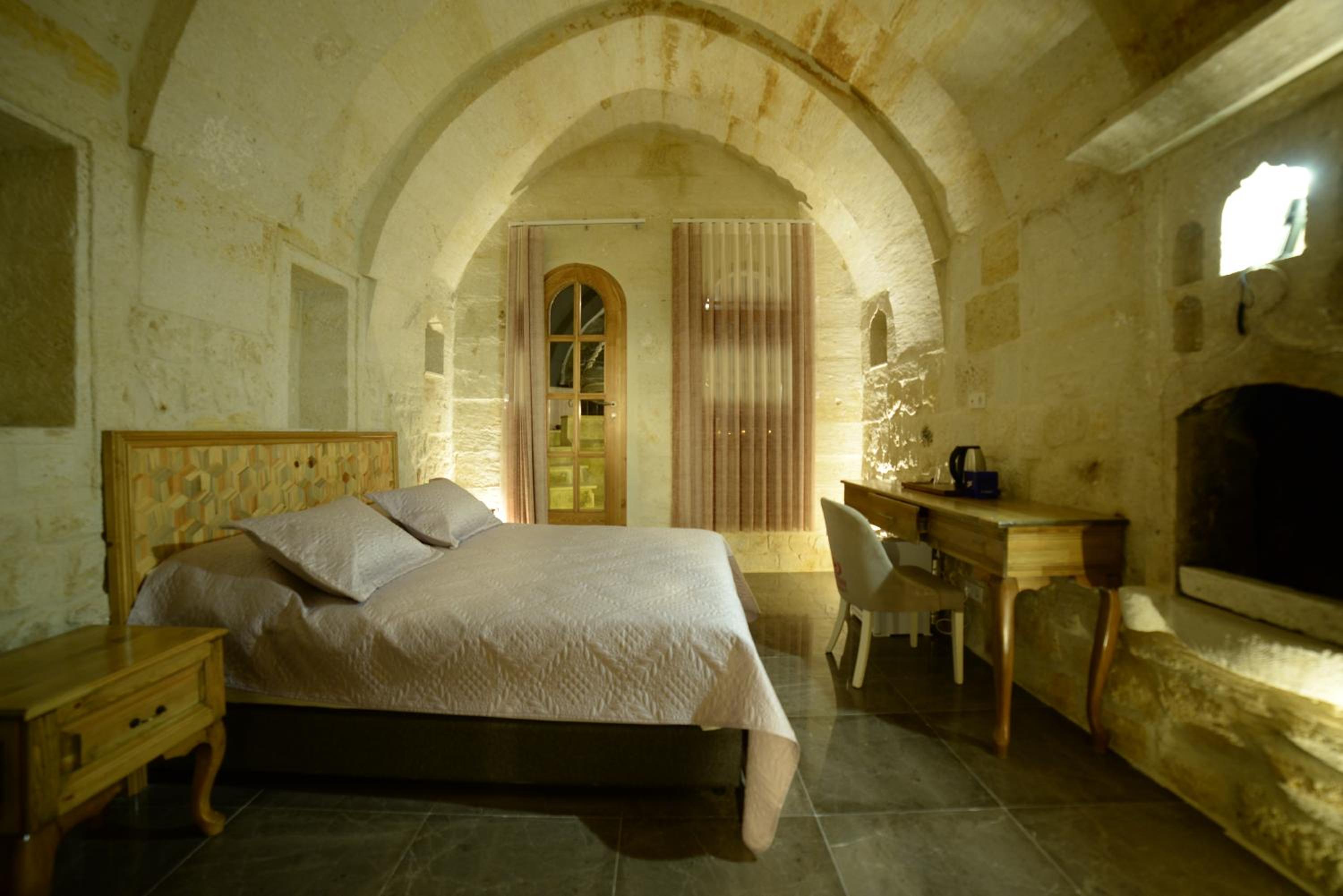 King Suite with Terrace - Photo 3