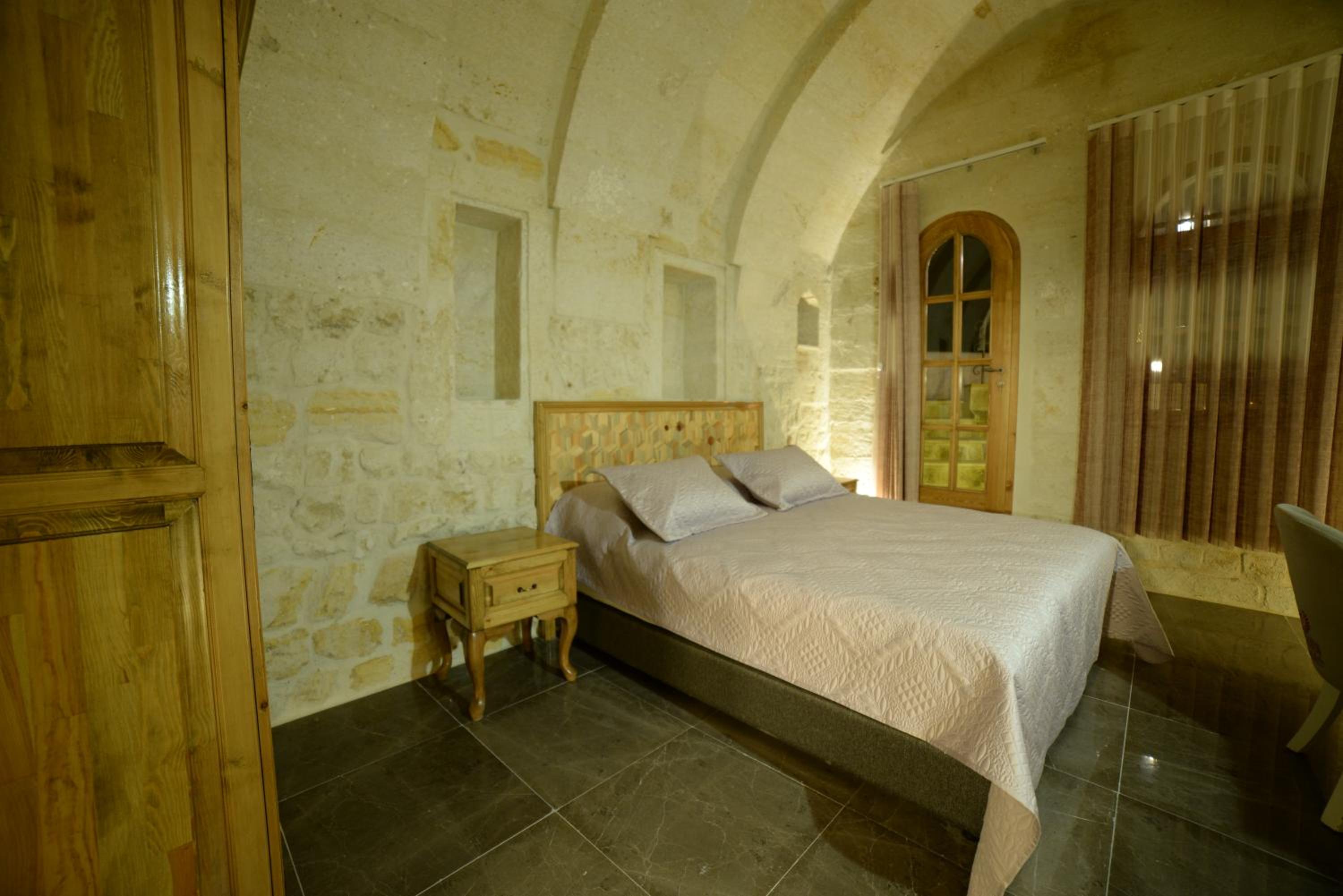 King Suite with Terrace - Photo 2