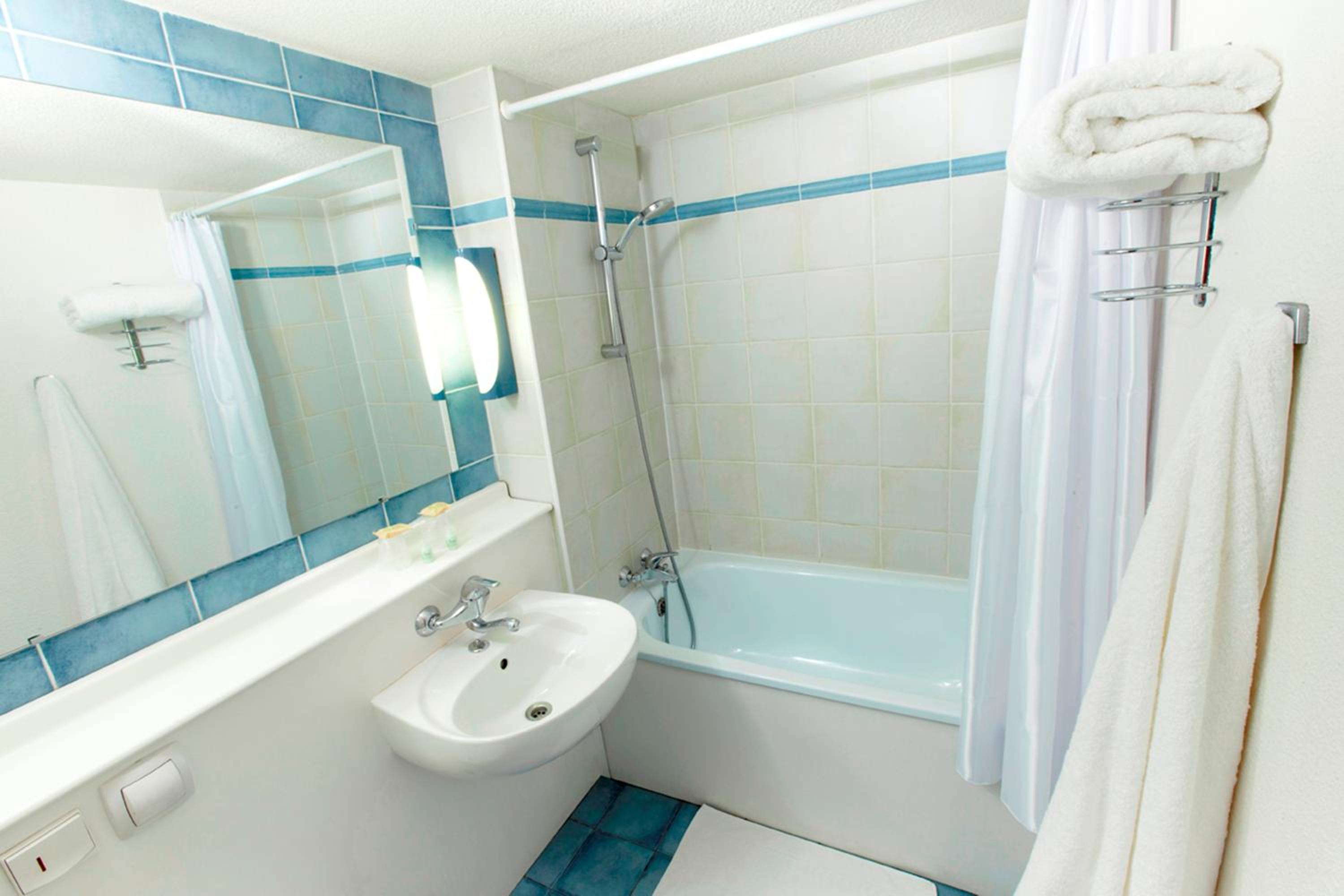 Standard Double Room - Photo 2