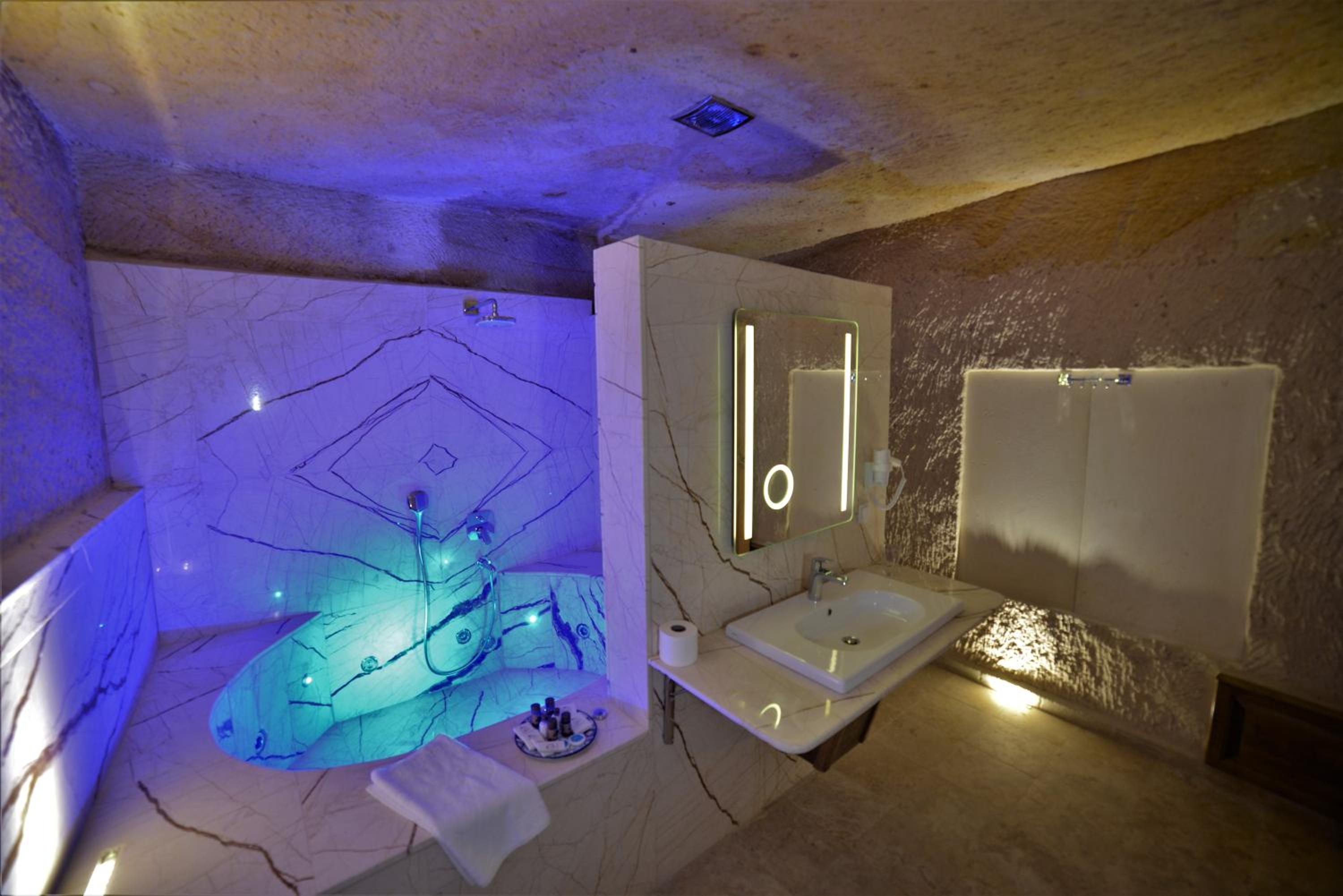 Cave Suite Room - Photo 14