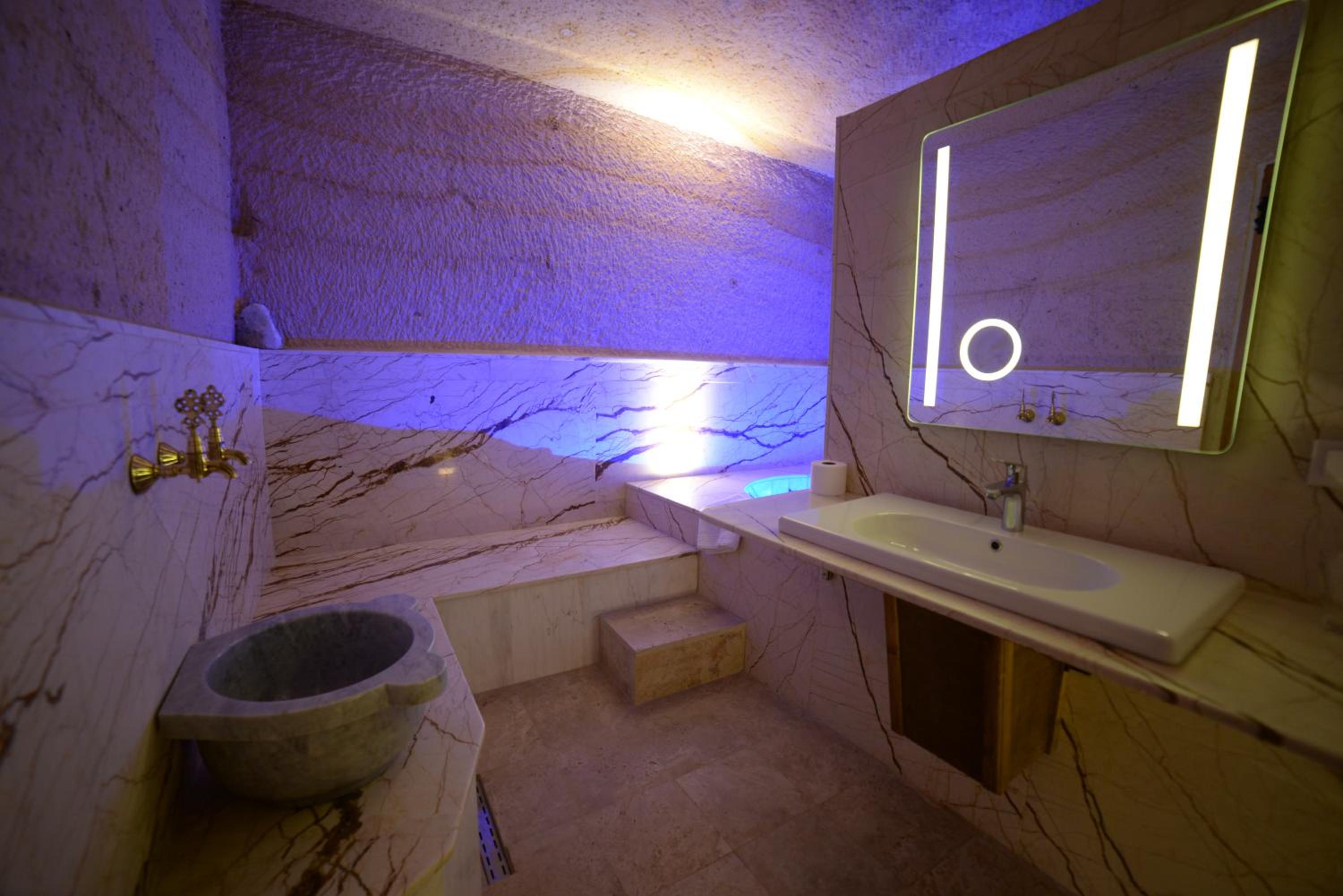 Cave Suite Room - Photo 2