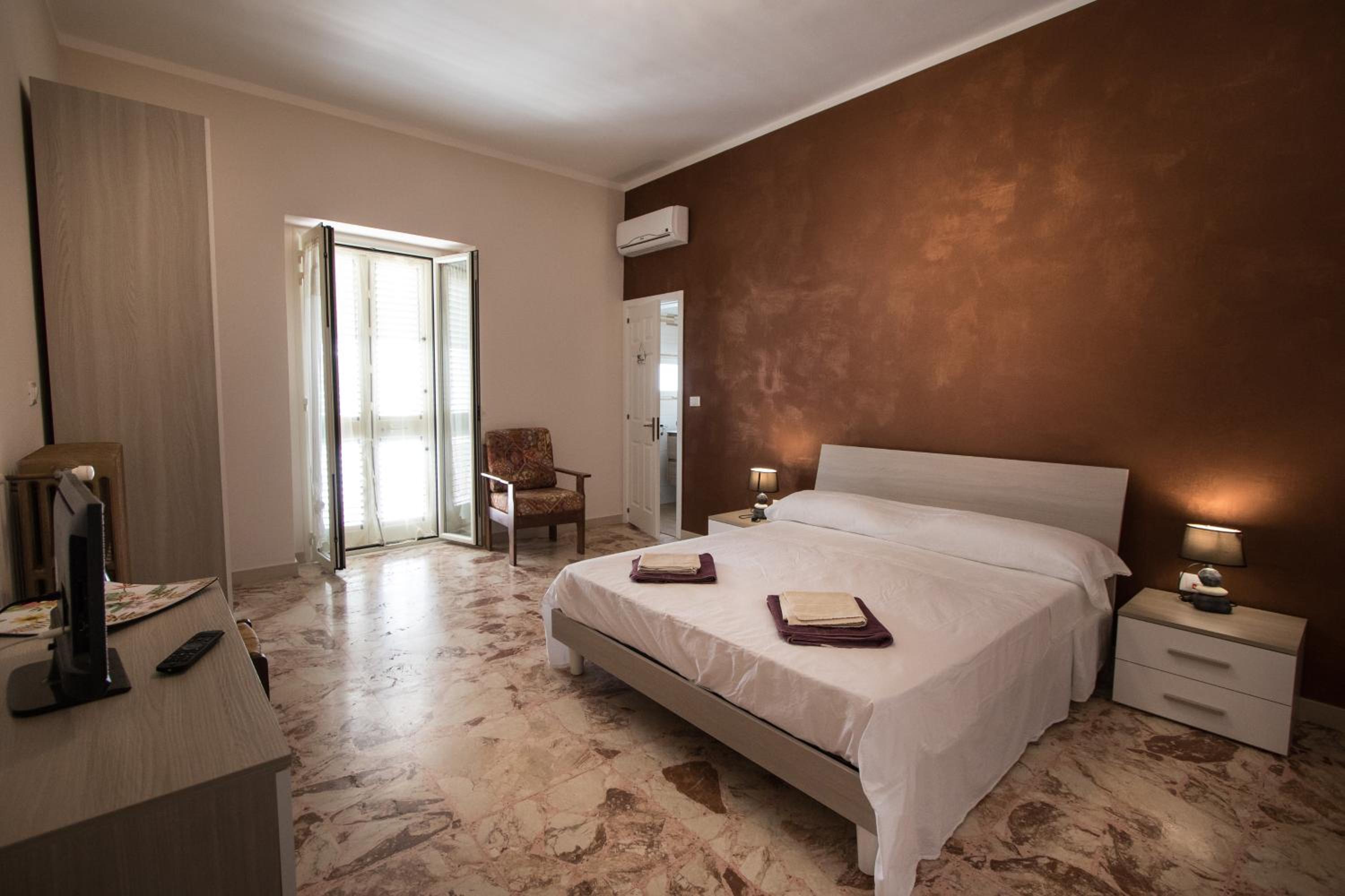 King Room with Balcony photo 1
