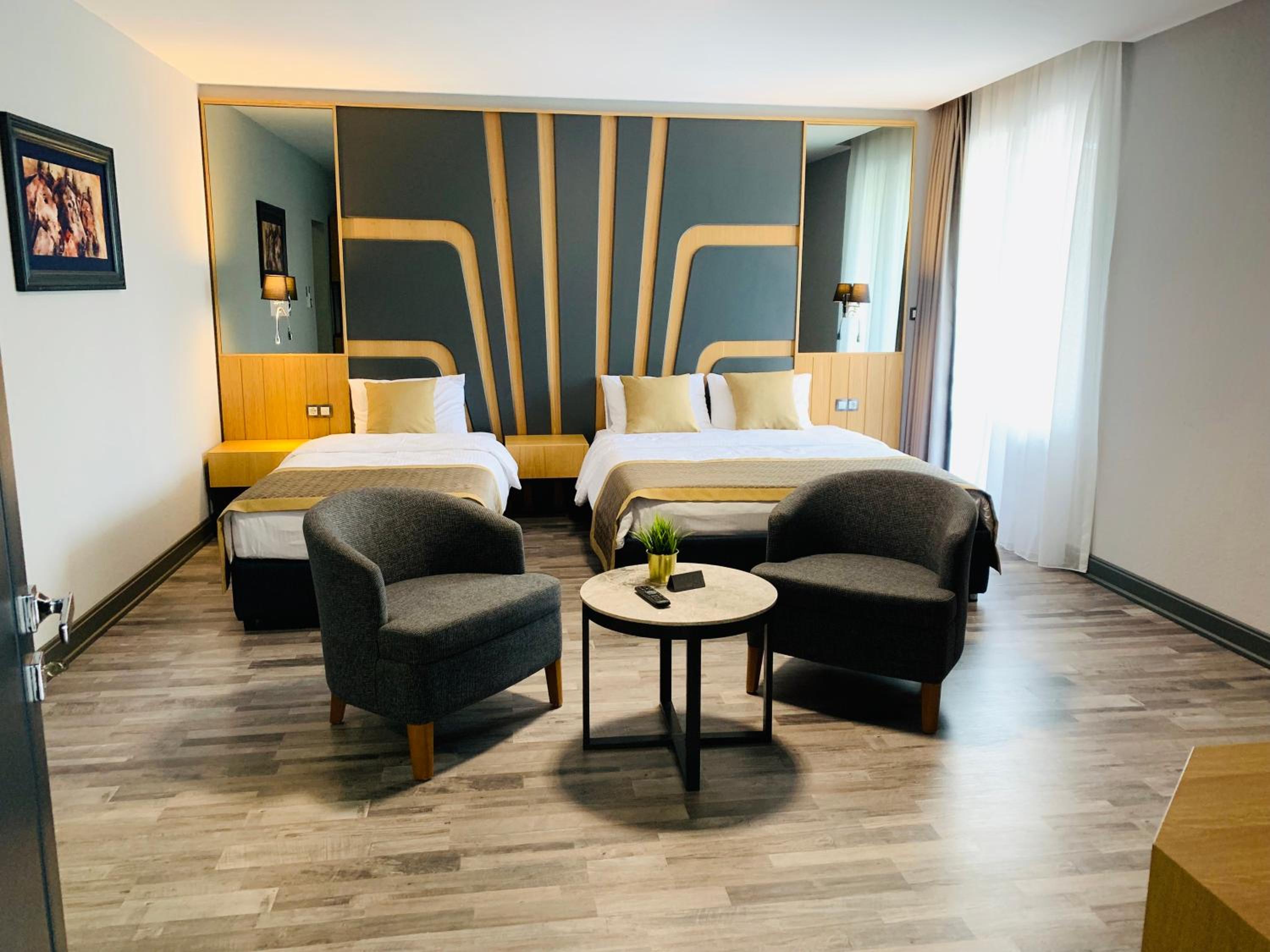 Deluxe Family Suite