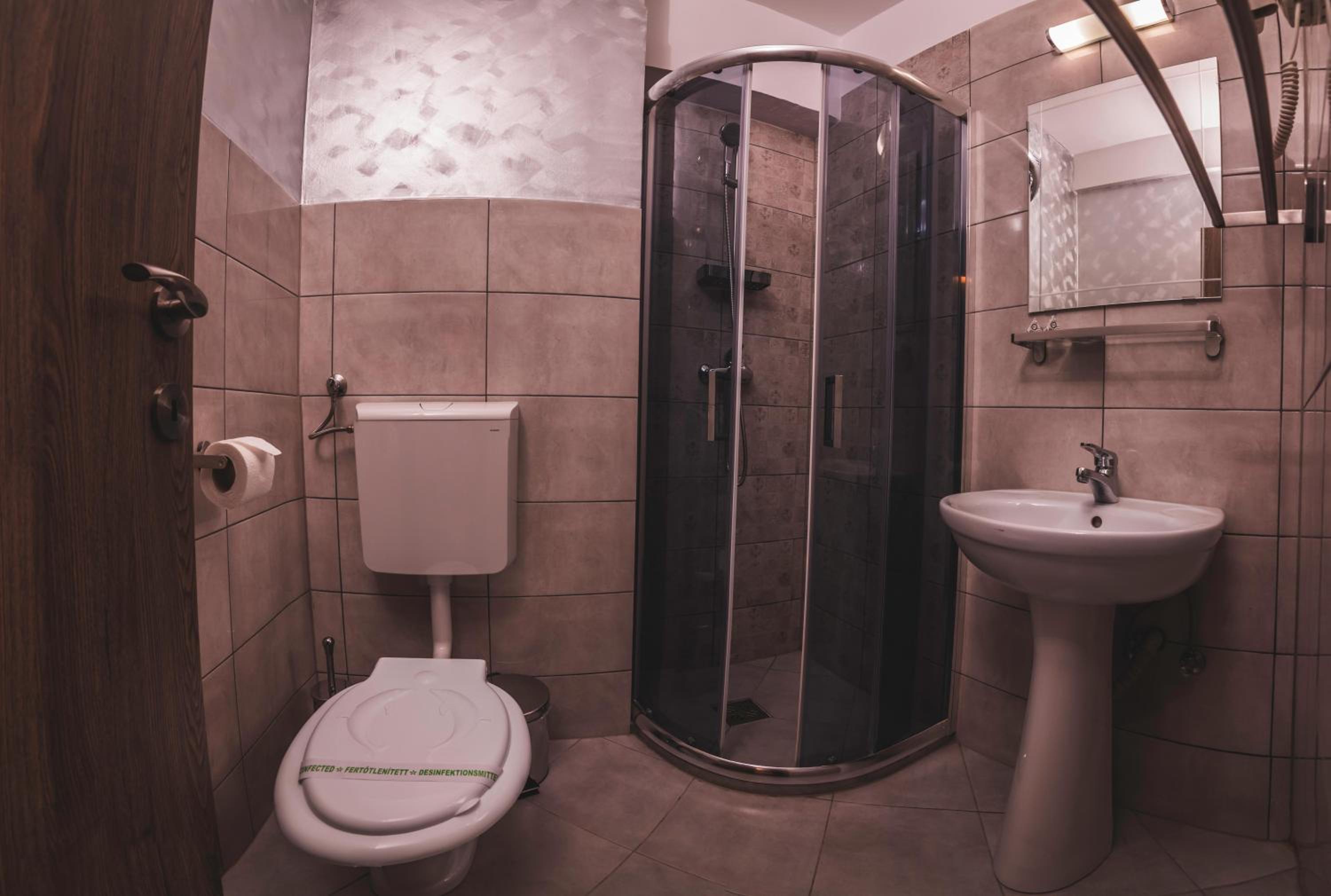 Deluxe Double Room with Balcony - Photo 10