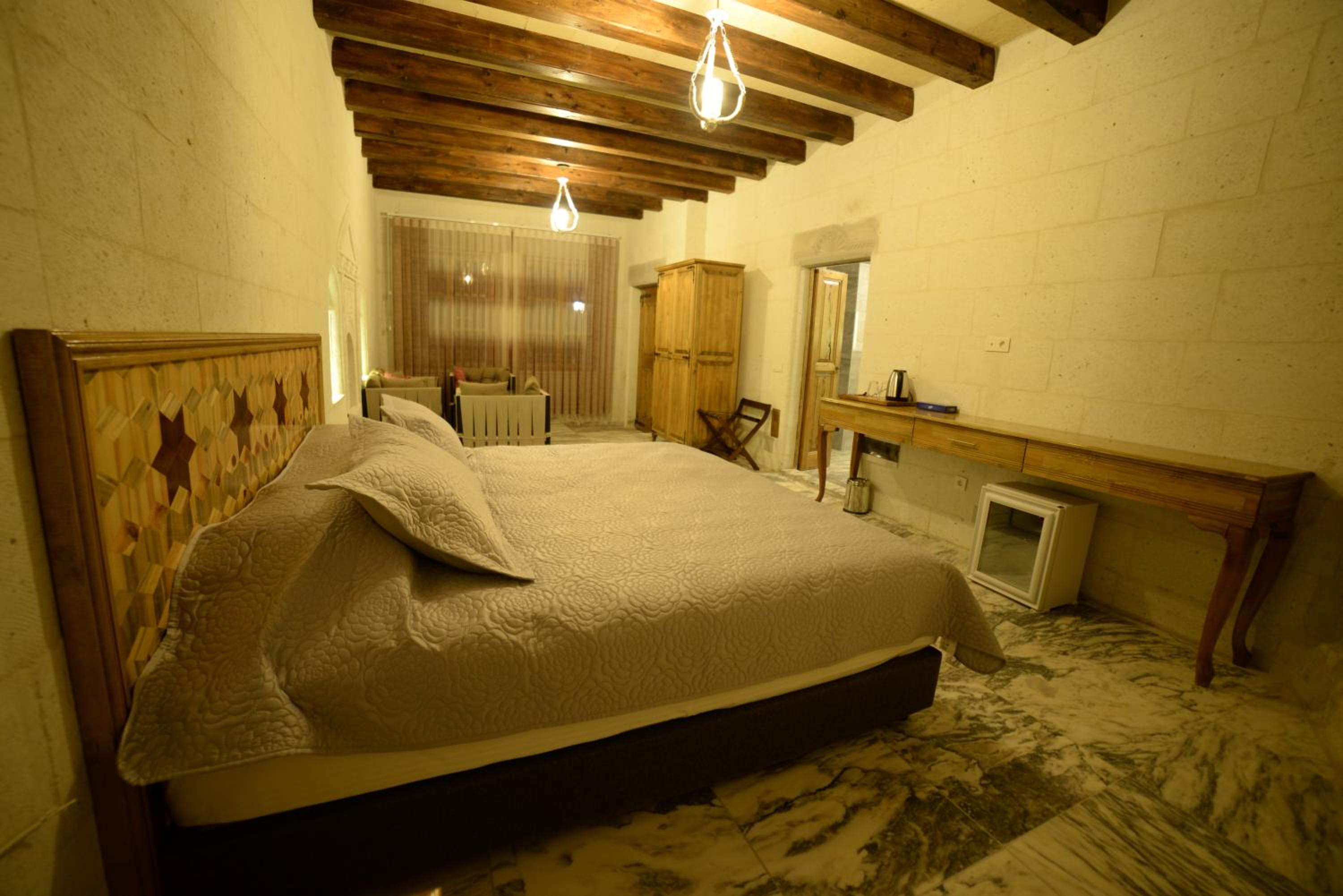 Suite Room - Photo 10