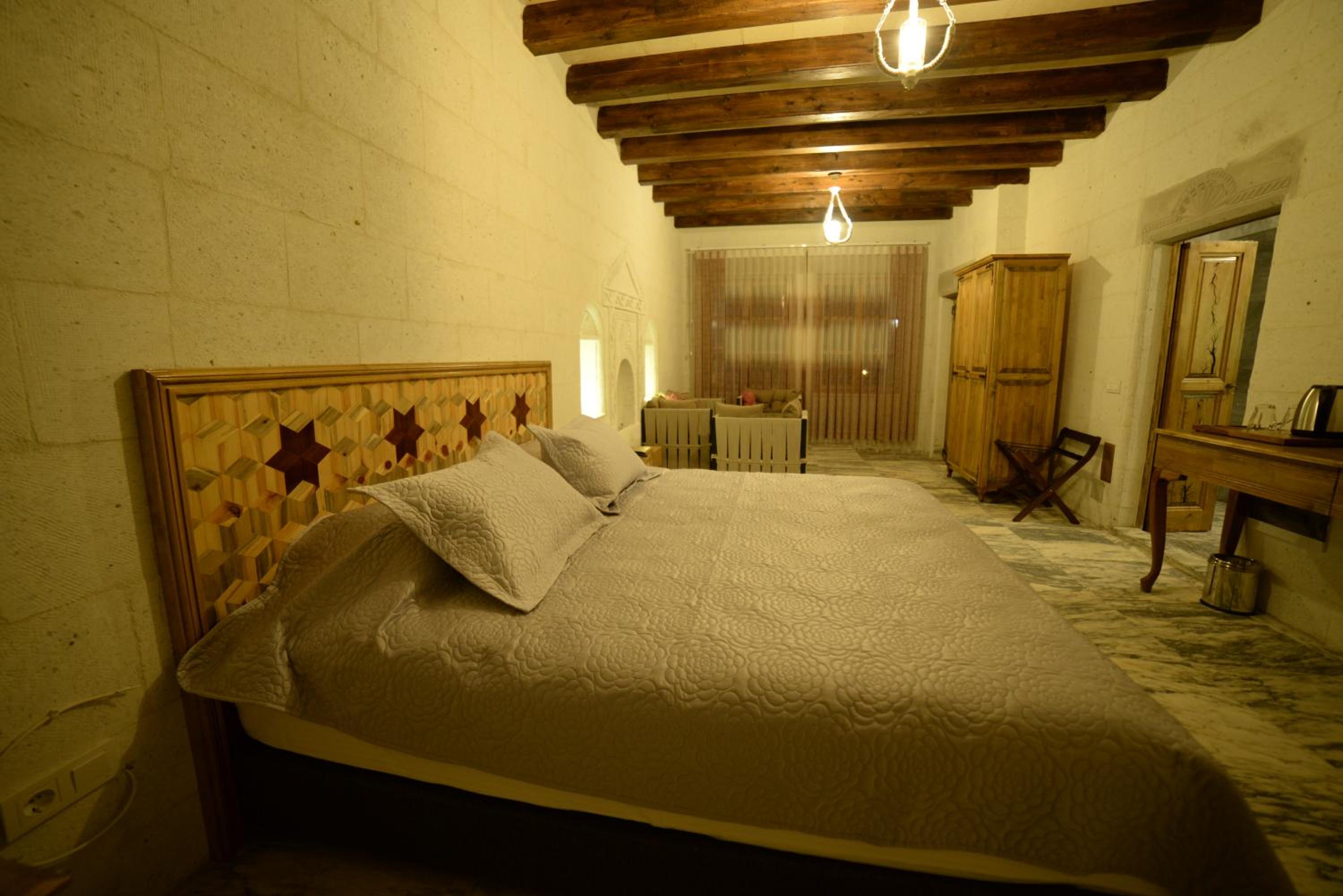 Suite Room - Photo 9