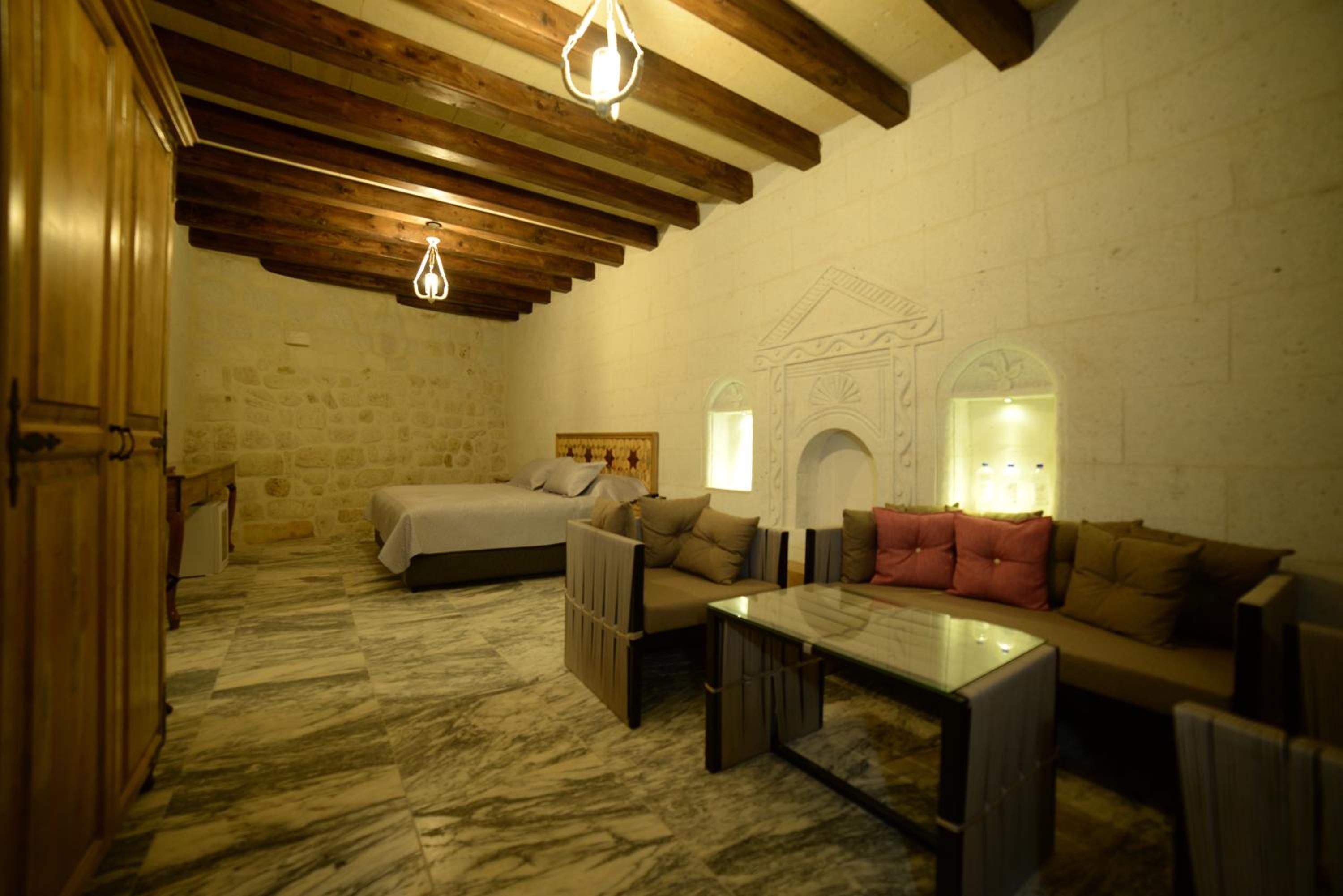 Suite Room - Photo 8