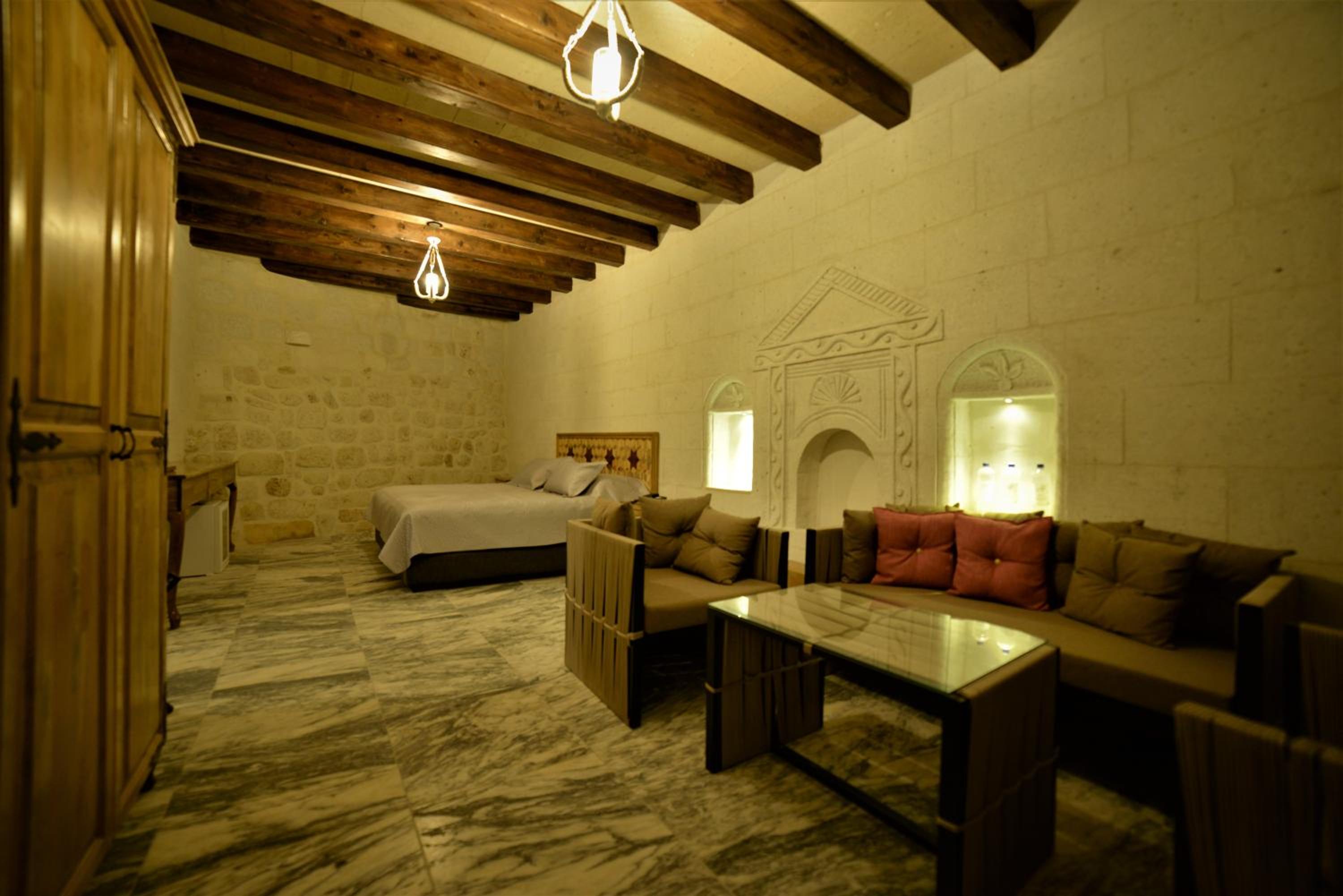 Suite Room - Photo 7