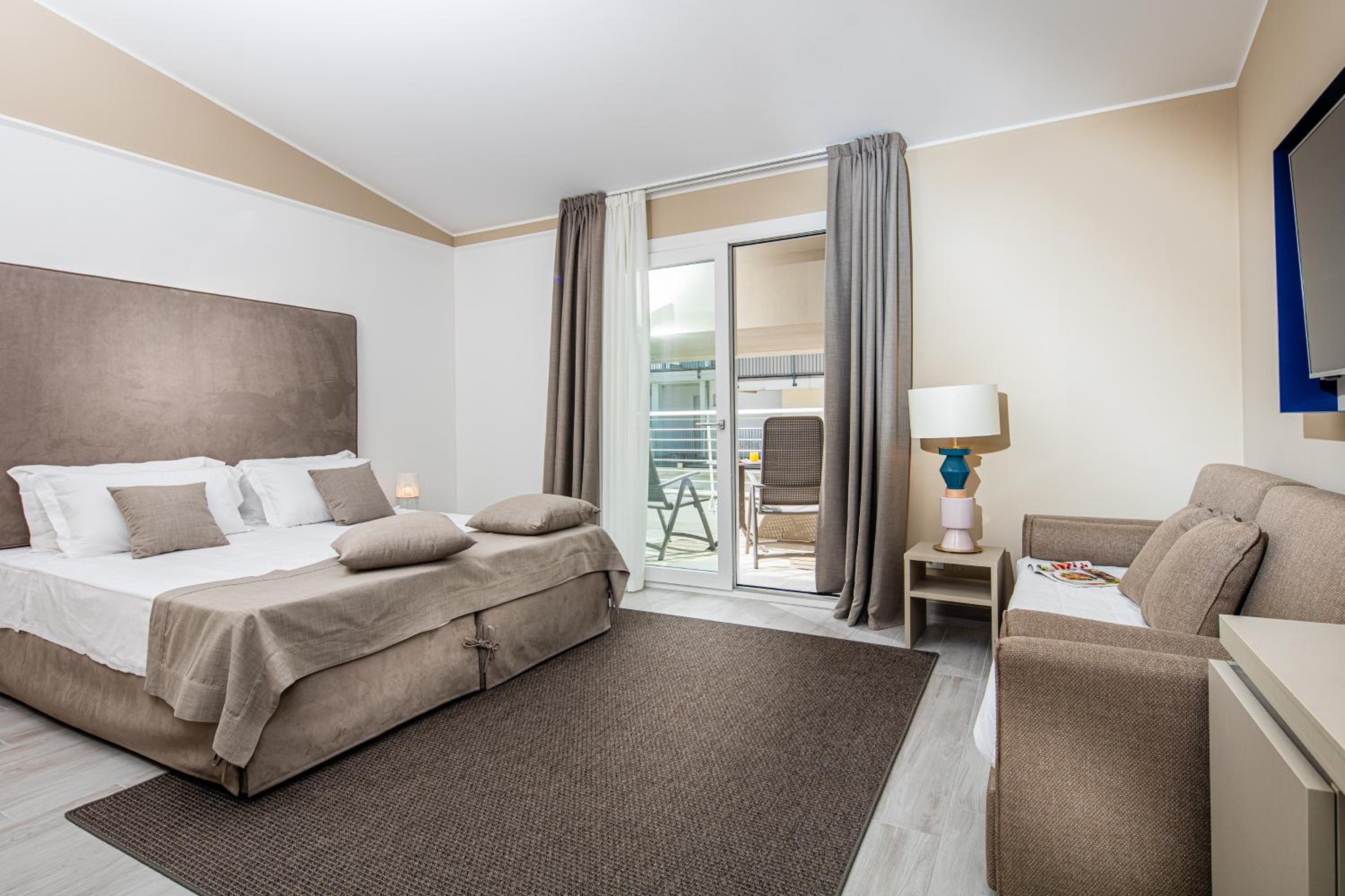 Panoramic Double Room with Sofa Bed and partial Sea View photo 1