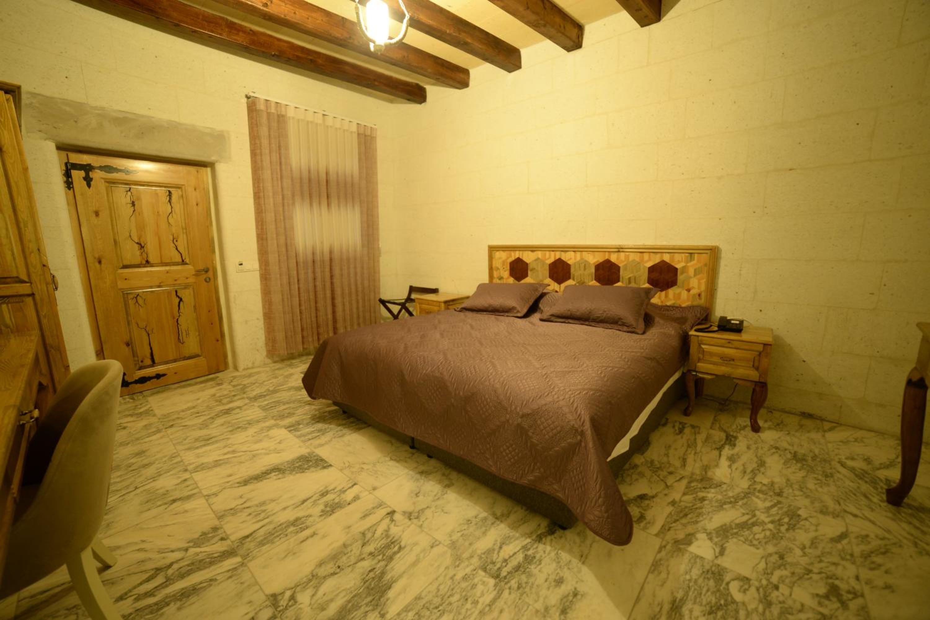 Suite Room - Photo 4
