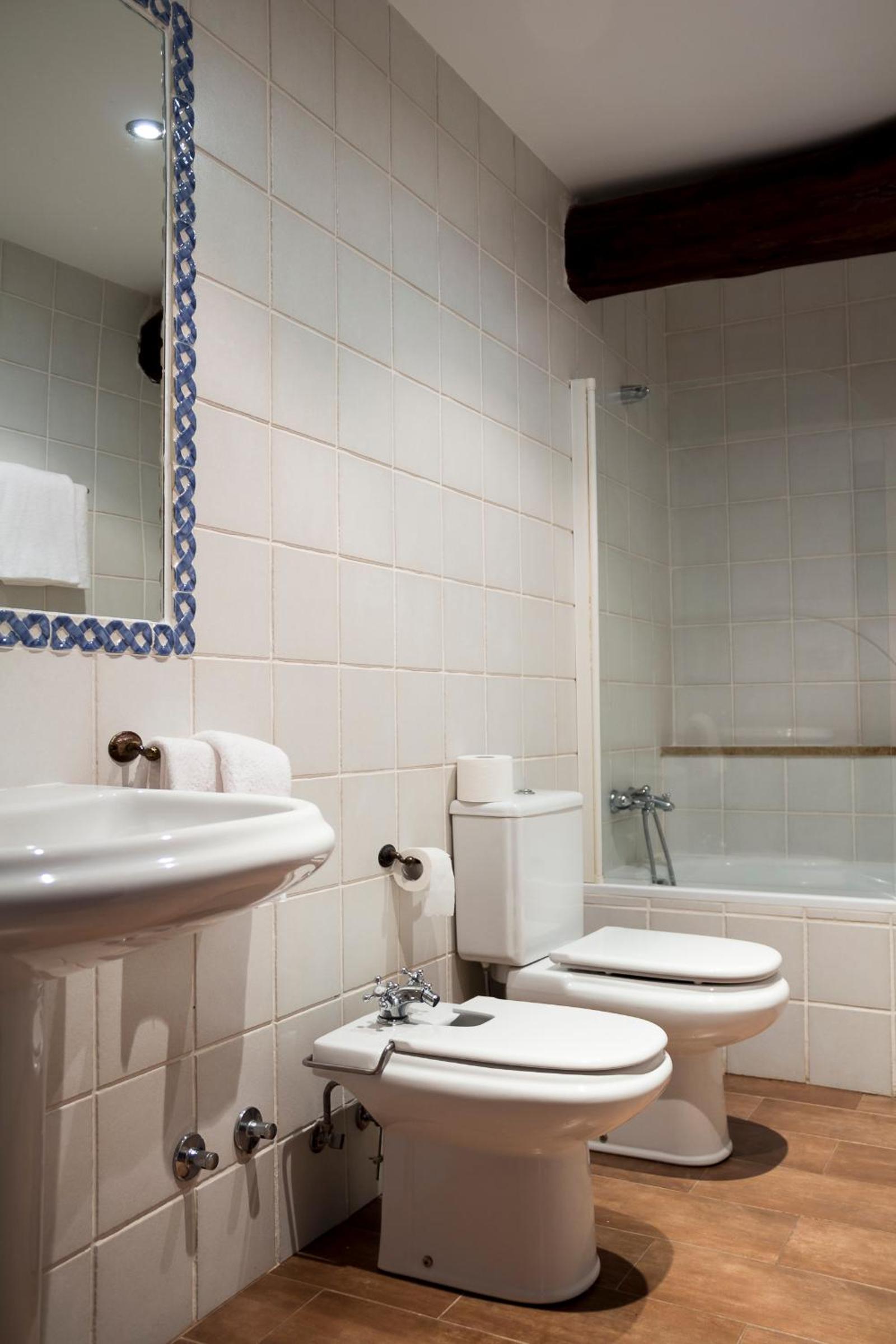 Deluxe Queen Room - Photo 2
