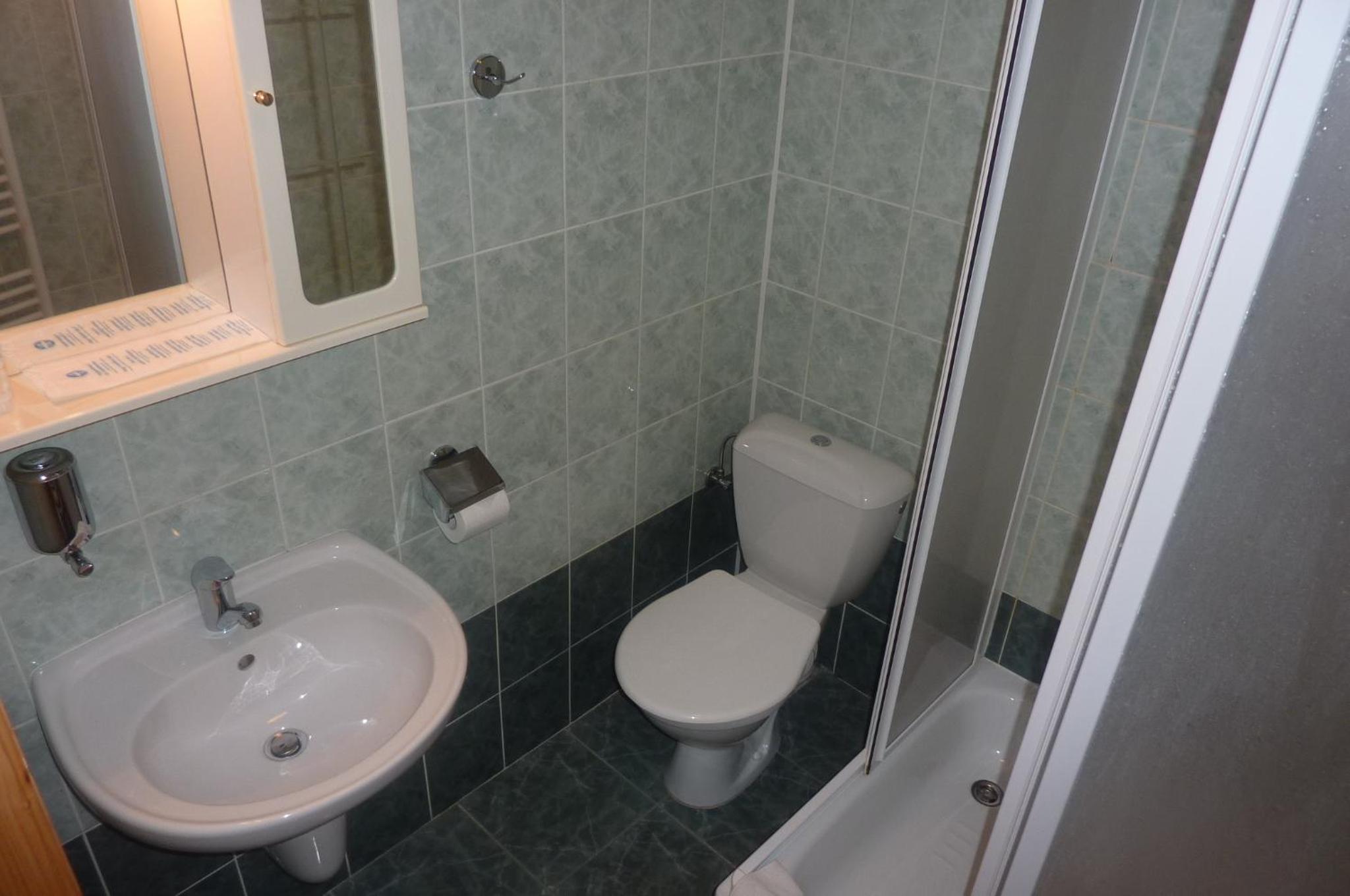 Double Room - Photo 8