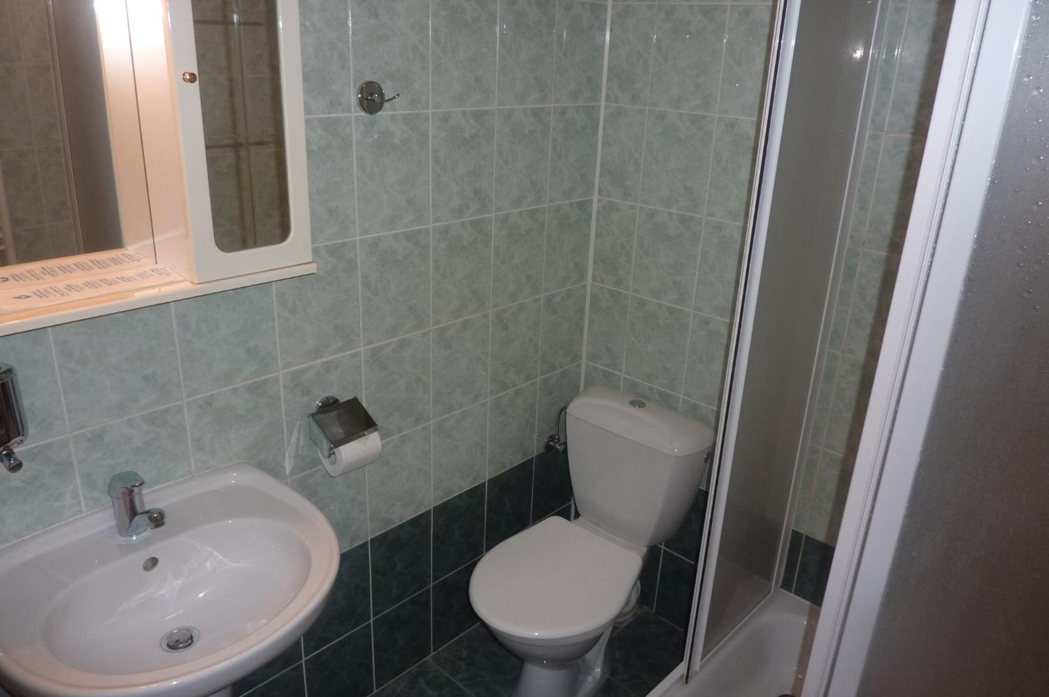 Twin Room - Photo 2