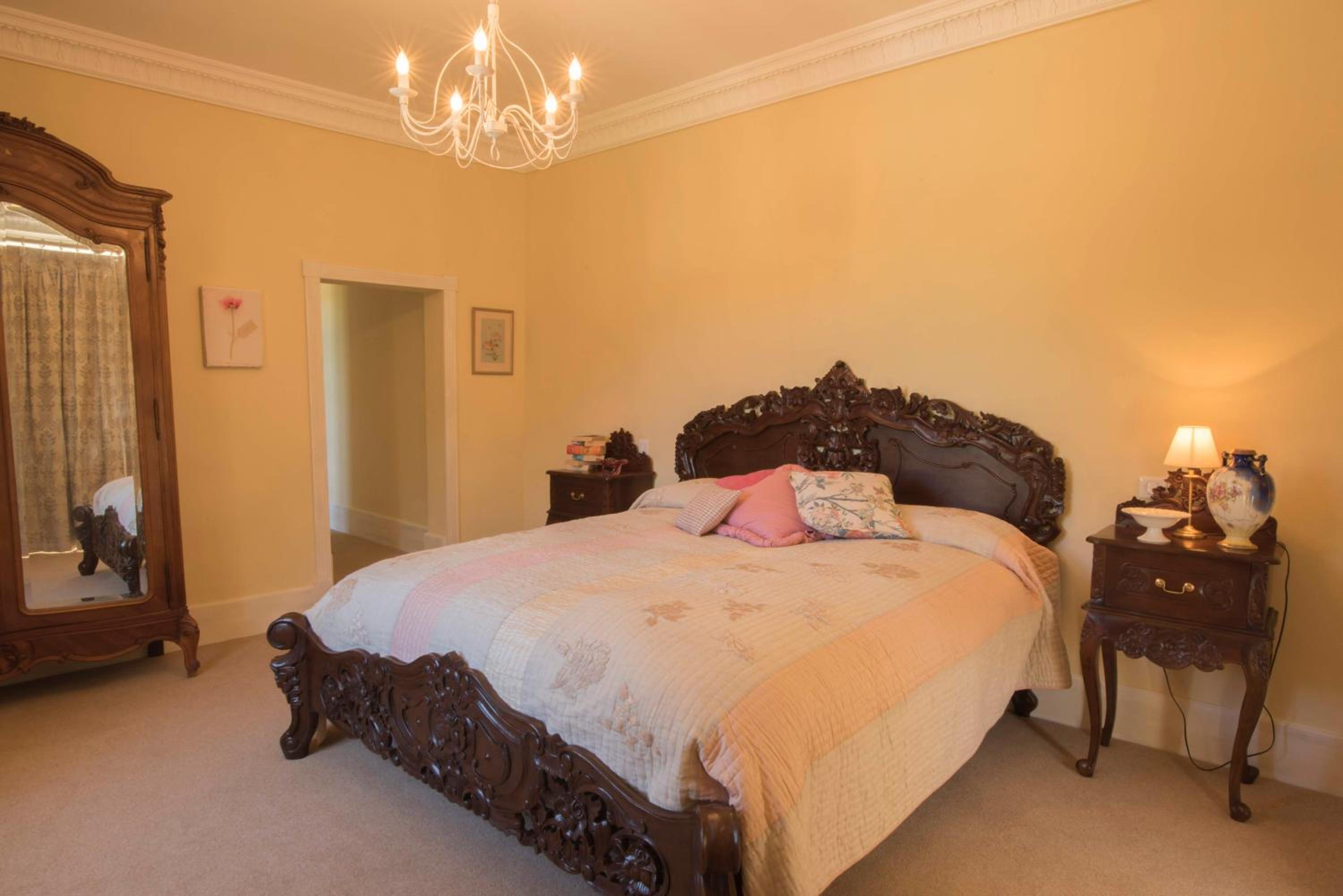 Deluxe Double Room with Bath photo 3