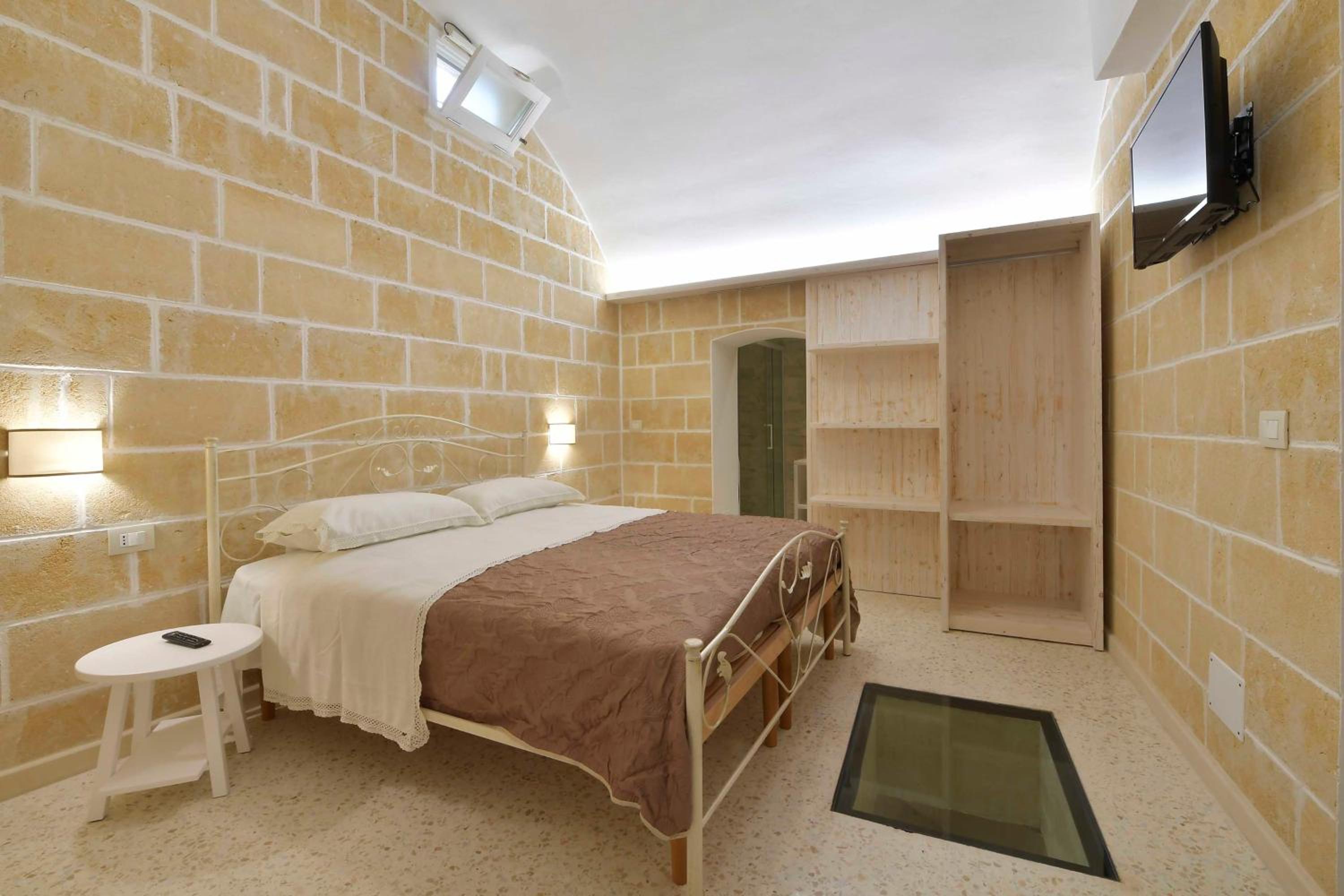 One-Bedroom House photo 1