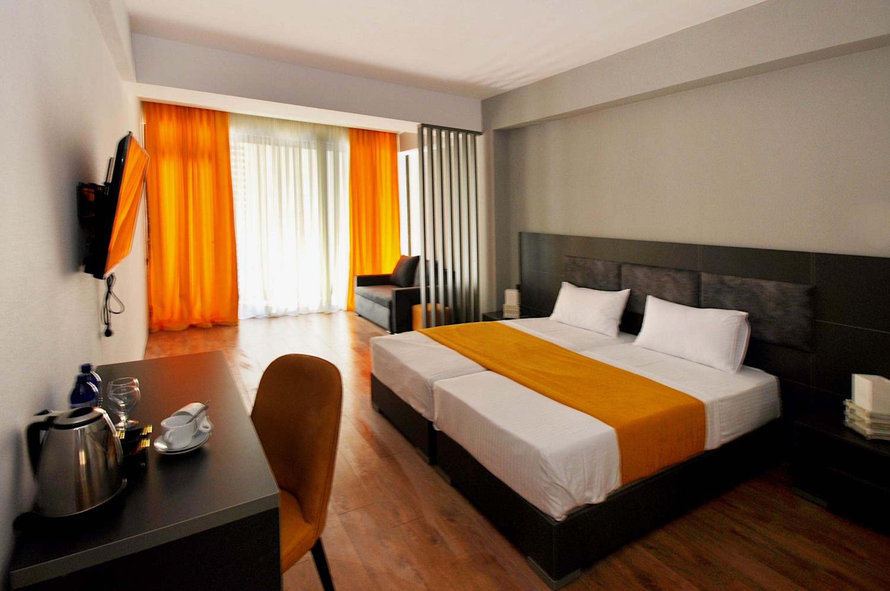 Deluxe Double Room with Balcony - Photo 3