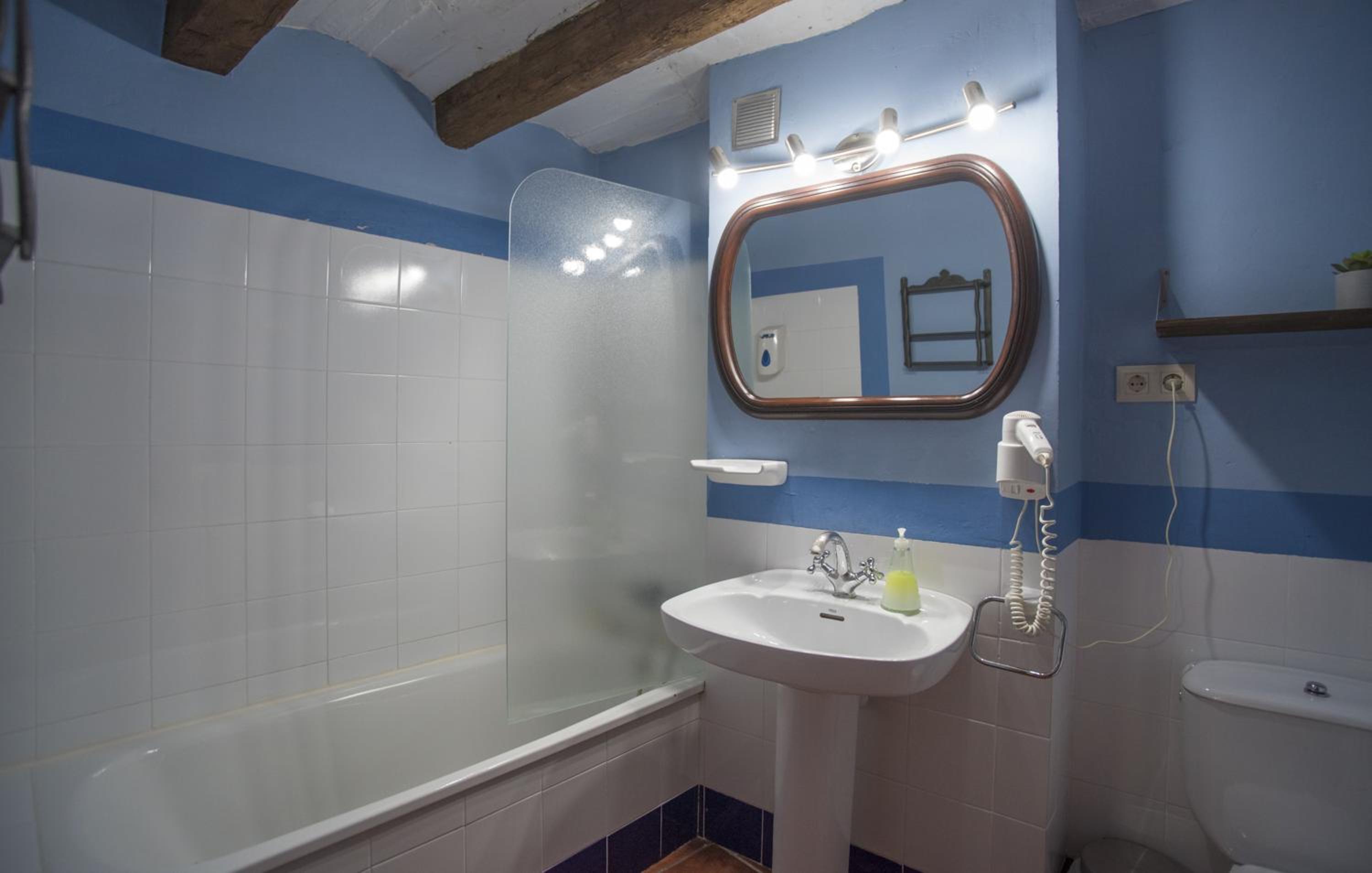 One-Bedroom Apartment (2 - 4 Adults) photo 2