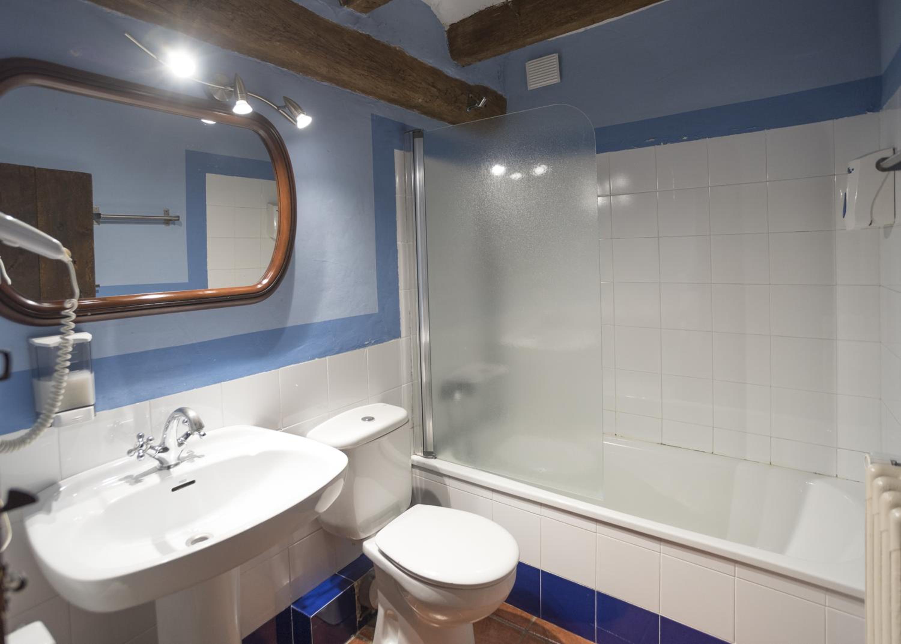 One-Bedroom Apartment (2 - 4 Adults) photo 3