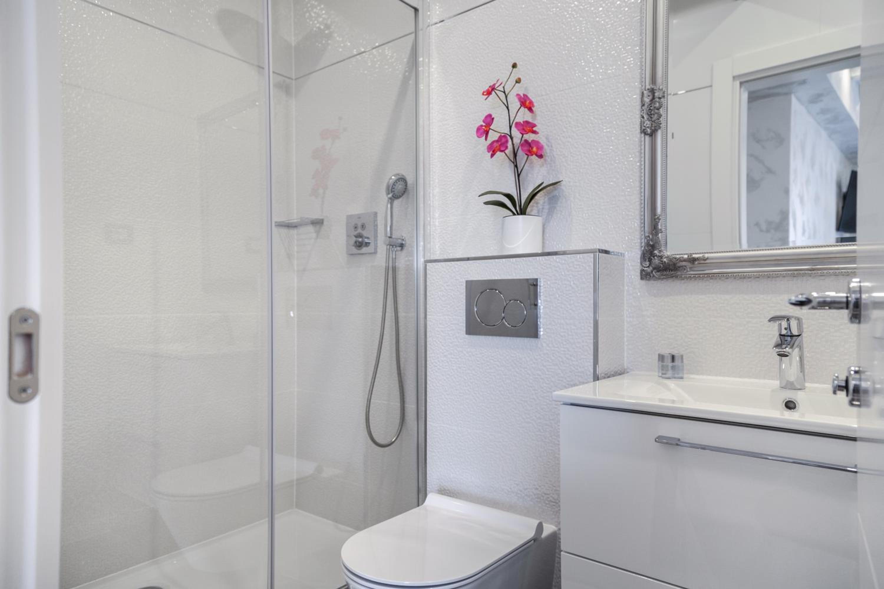 Apartment with Sea View - Photo 6