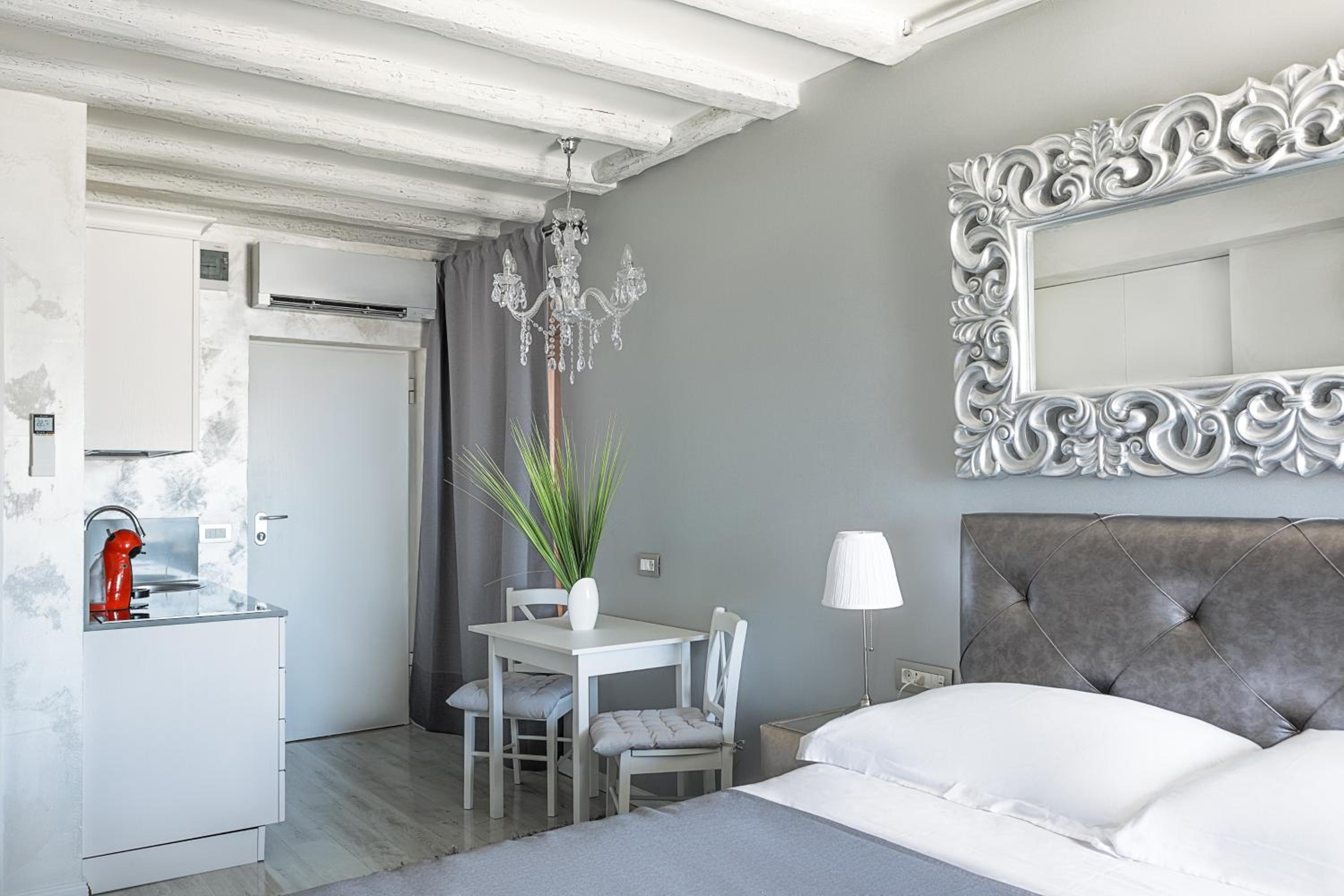 Apartment with Sea View - Photo 16