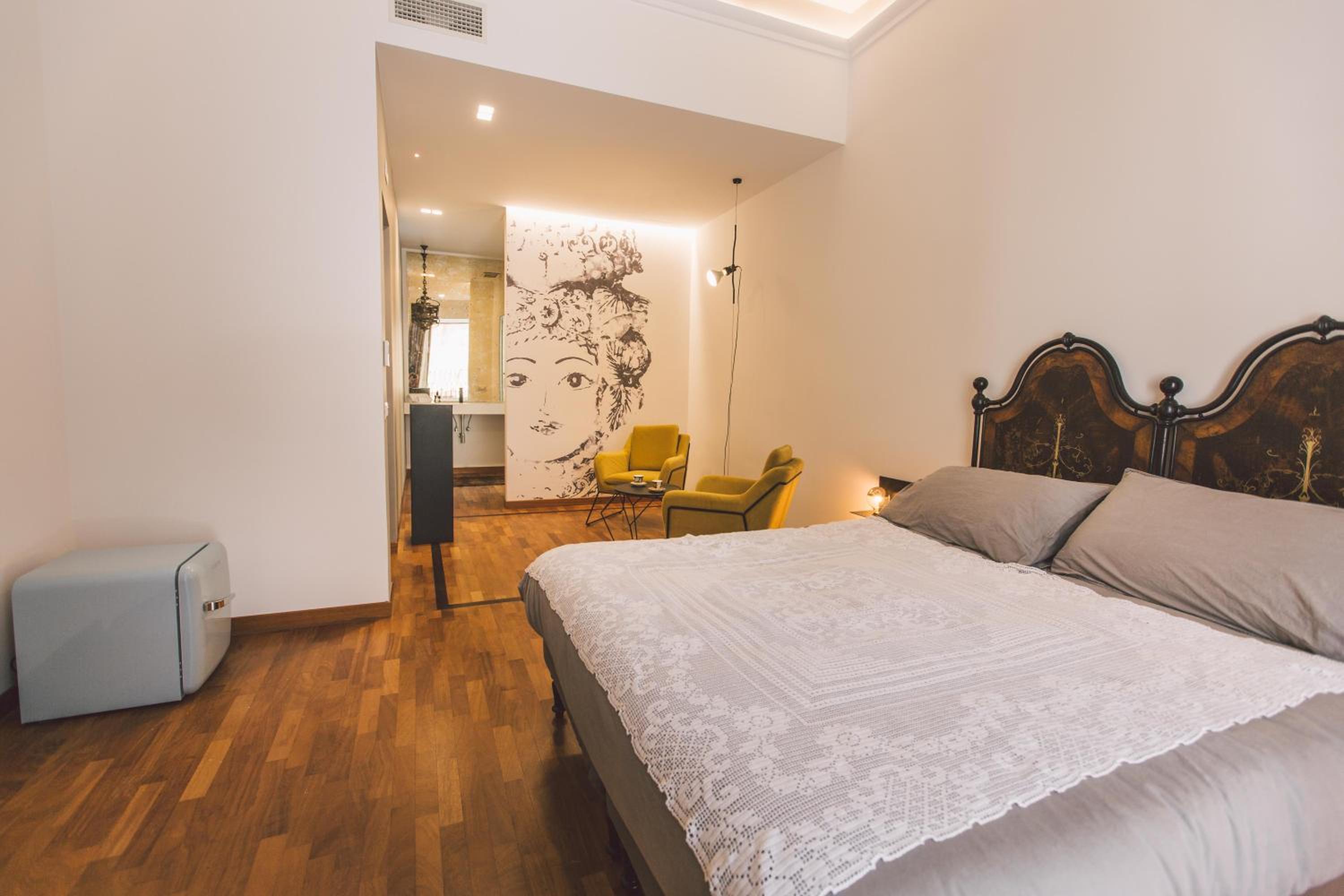 Junior Suite with Balcony - Photo 1