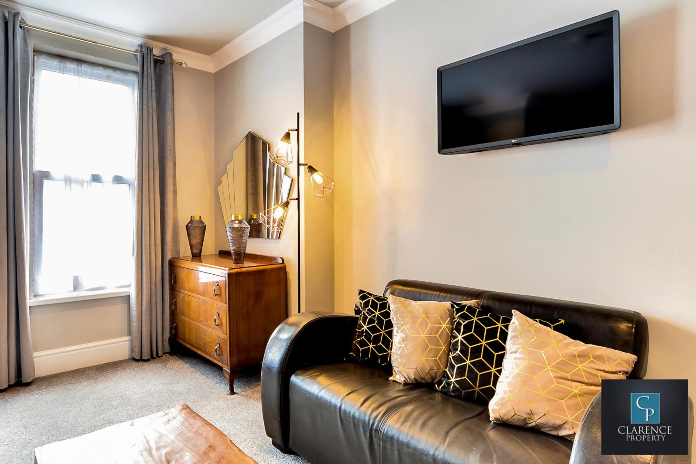 Double Room - Photo 11