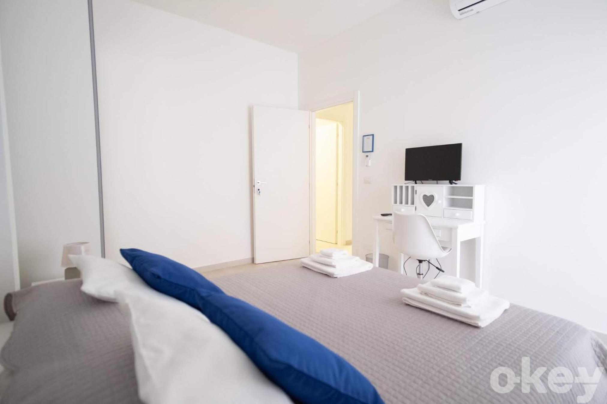 Double Room with Private External Bathroom - Photo 3