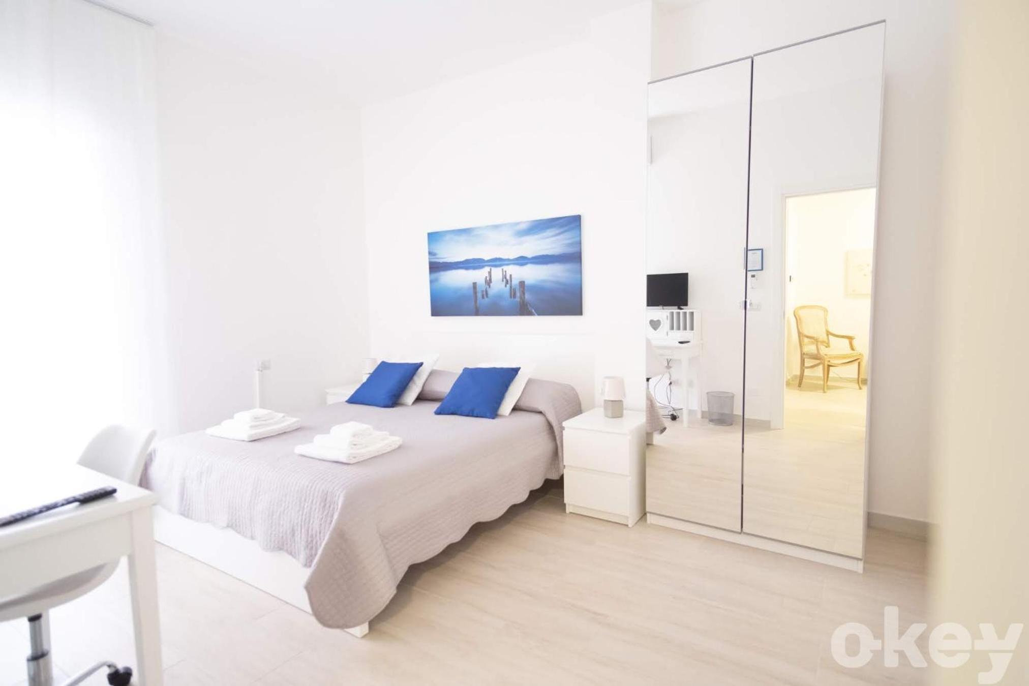 Double Room with Private External Bathroom - Photo 2