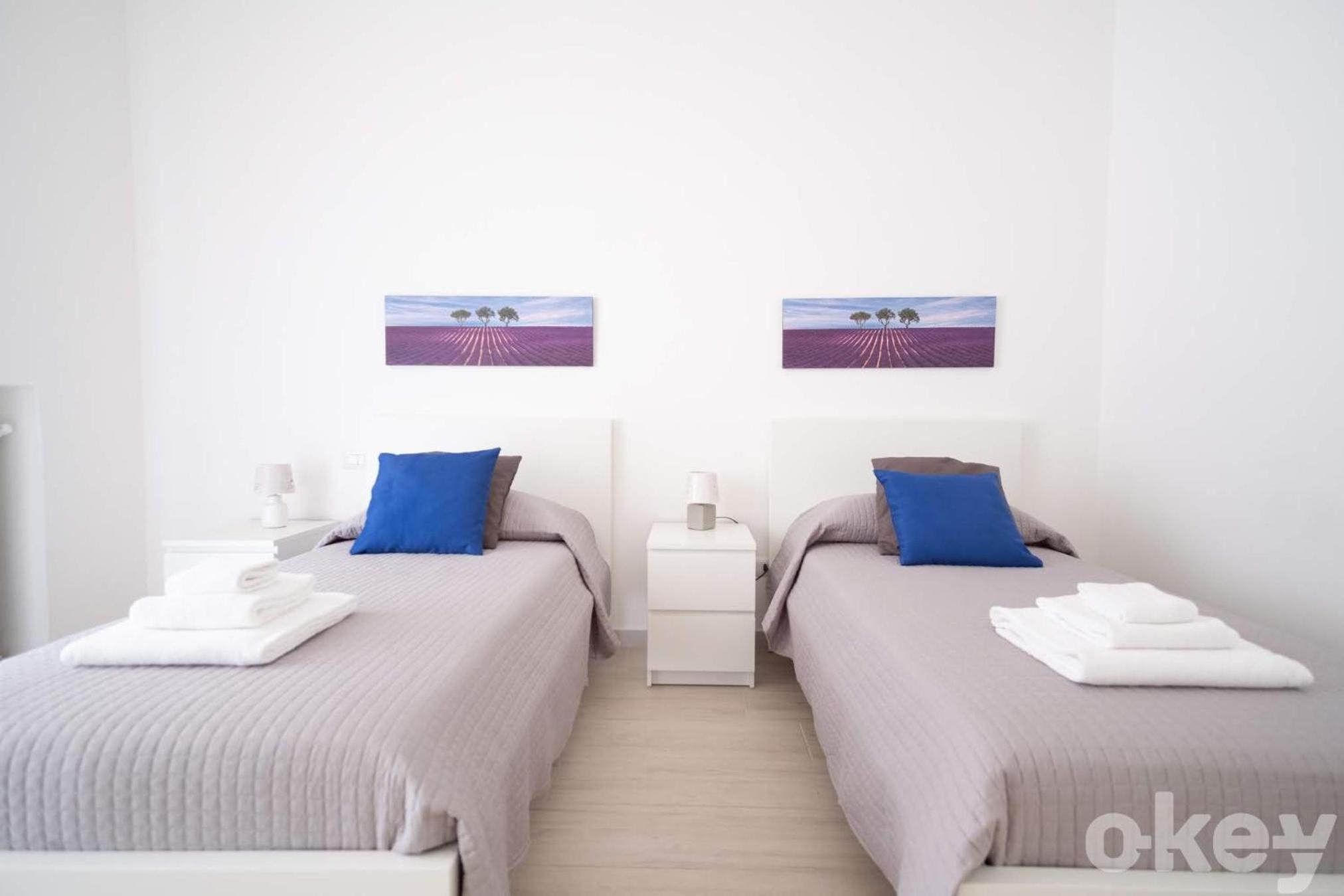 Twin Room with Shared Bathroom photo 1