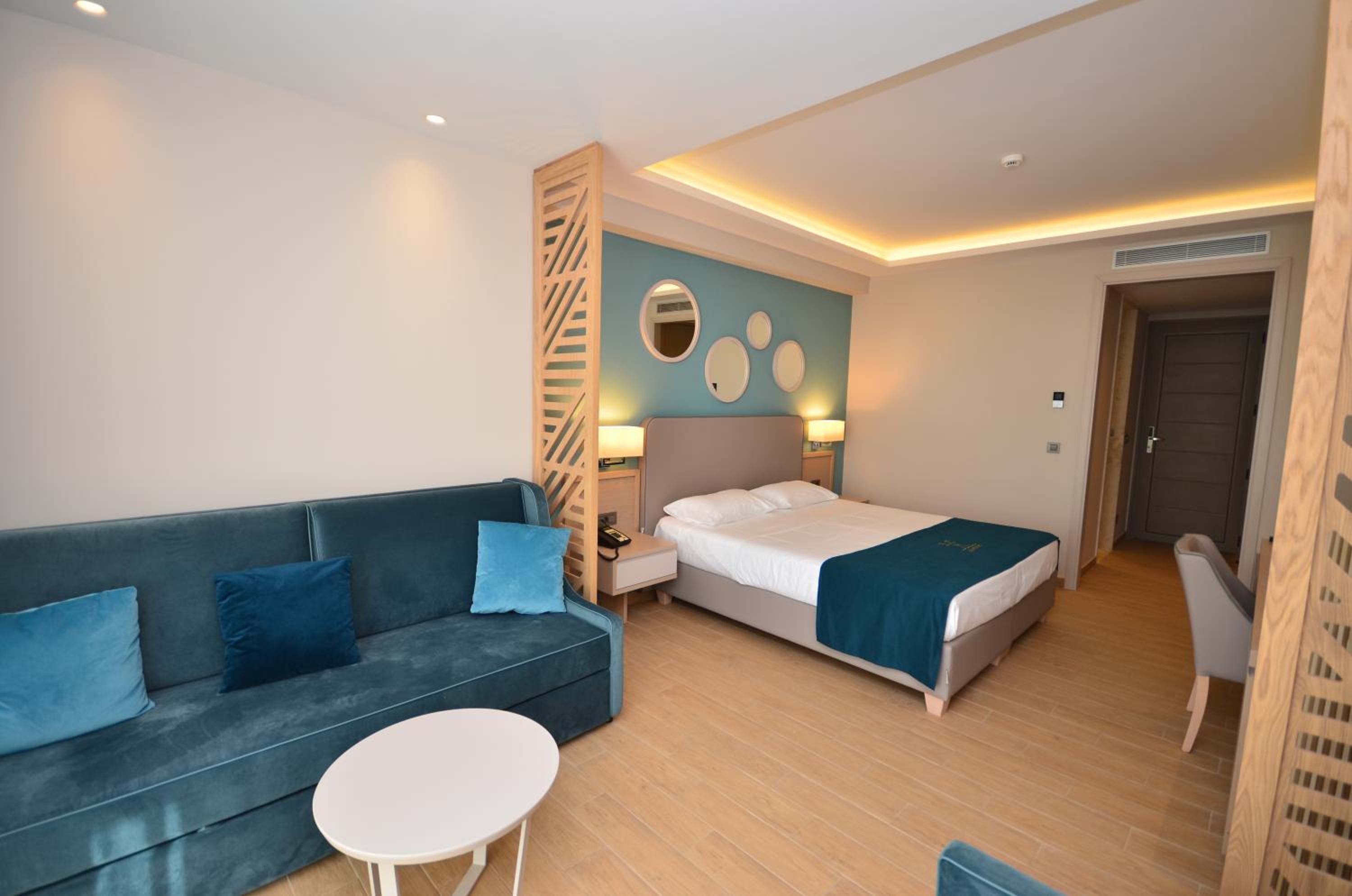 Junior Suite with Garden View