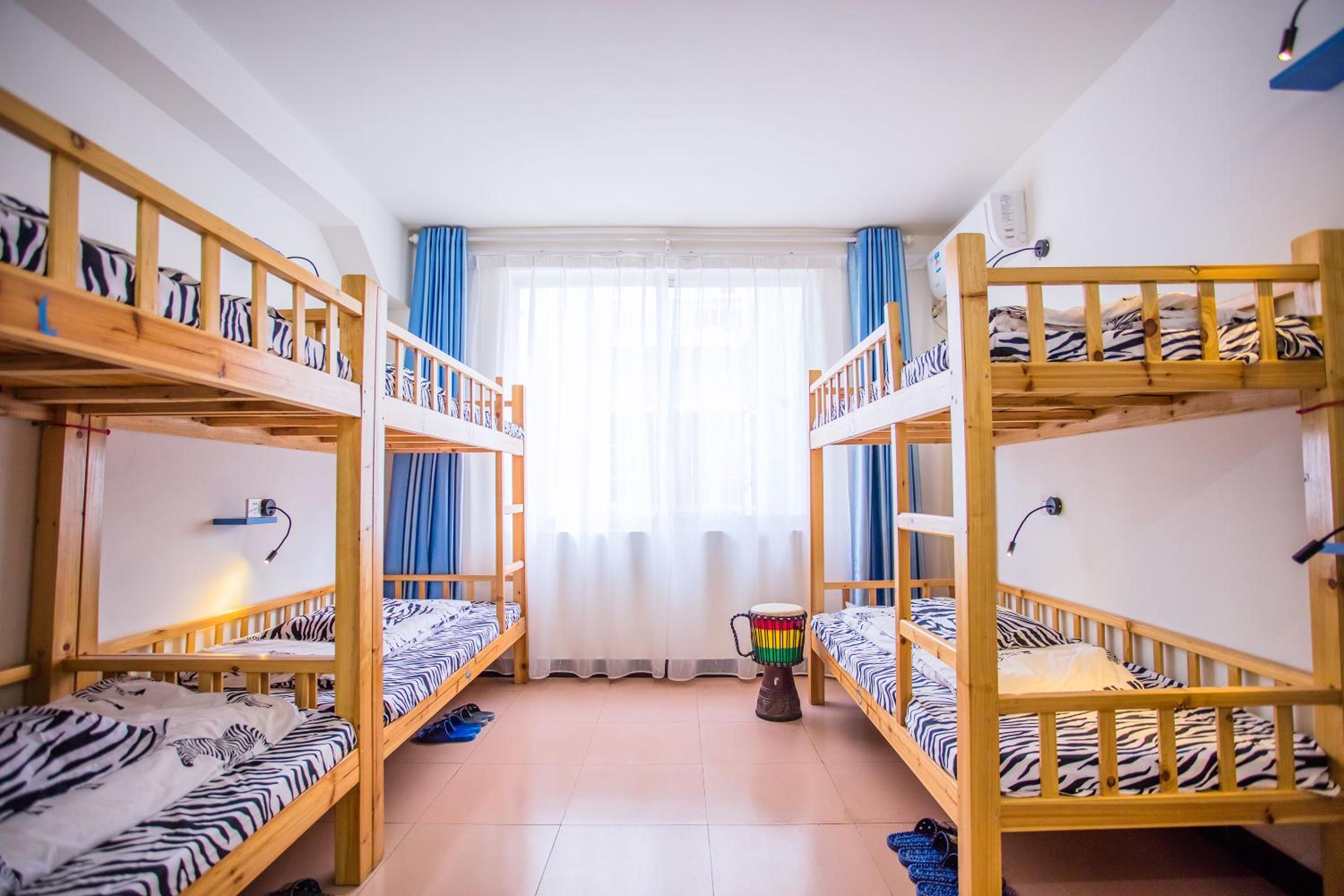 Bed in 6-Bed Male Dormitory Room photo 2