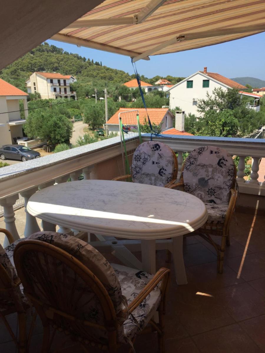 Apartment with Garden View