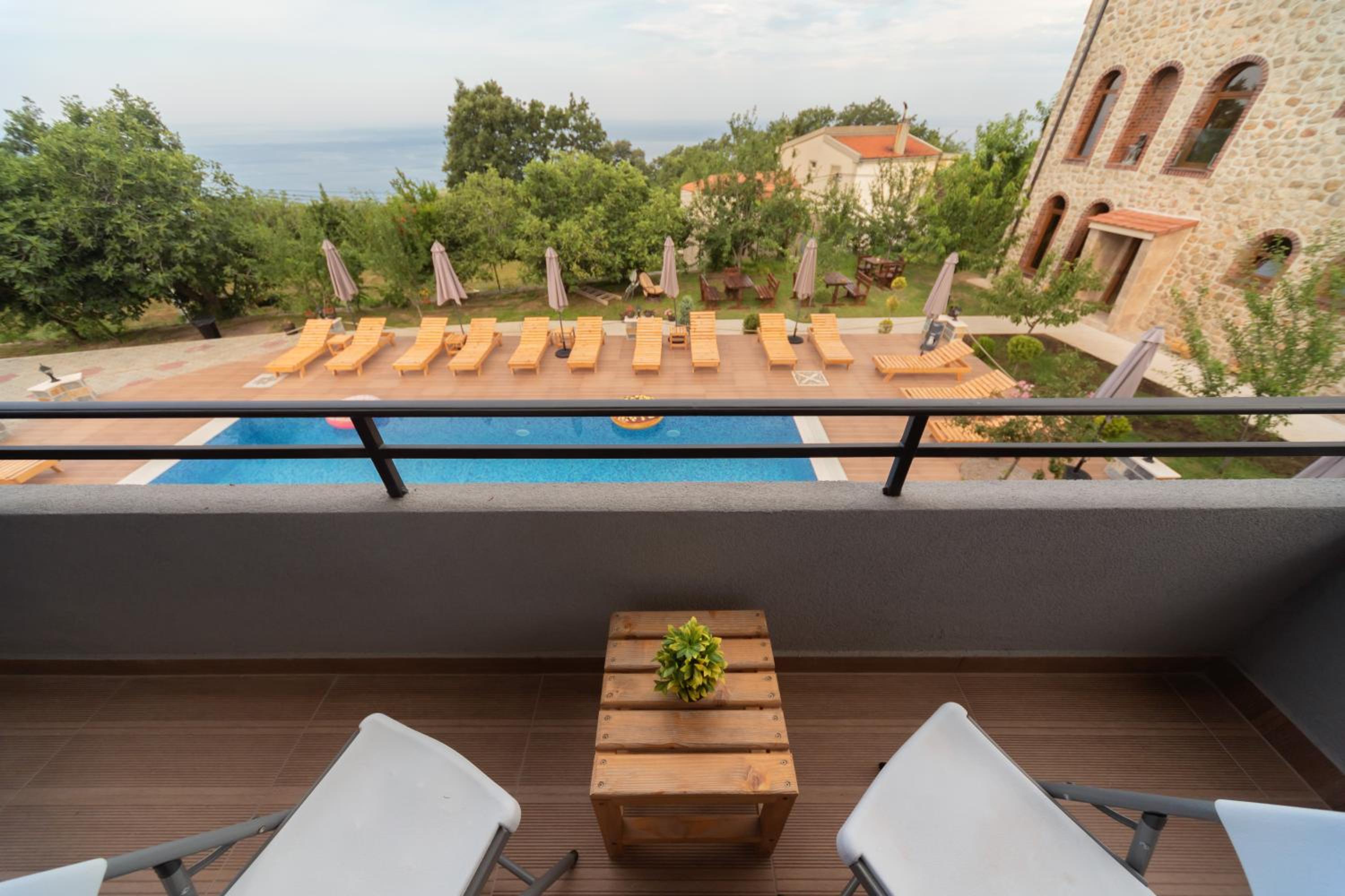 Apartment with Pool View  - Photo 1