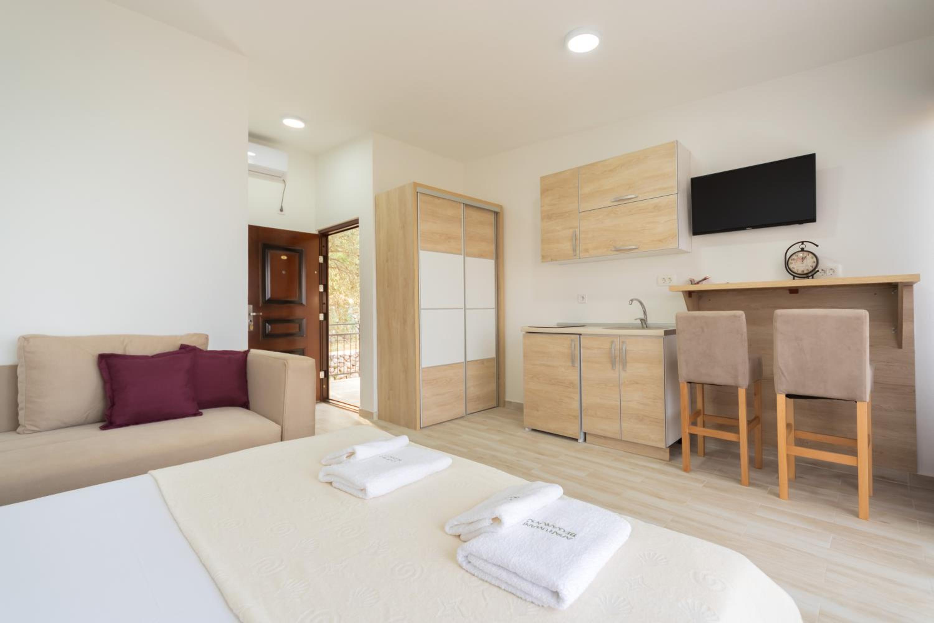 Apartment with Pool View  - Photo 3