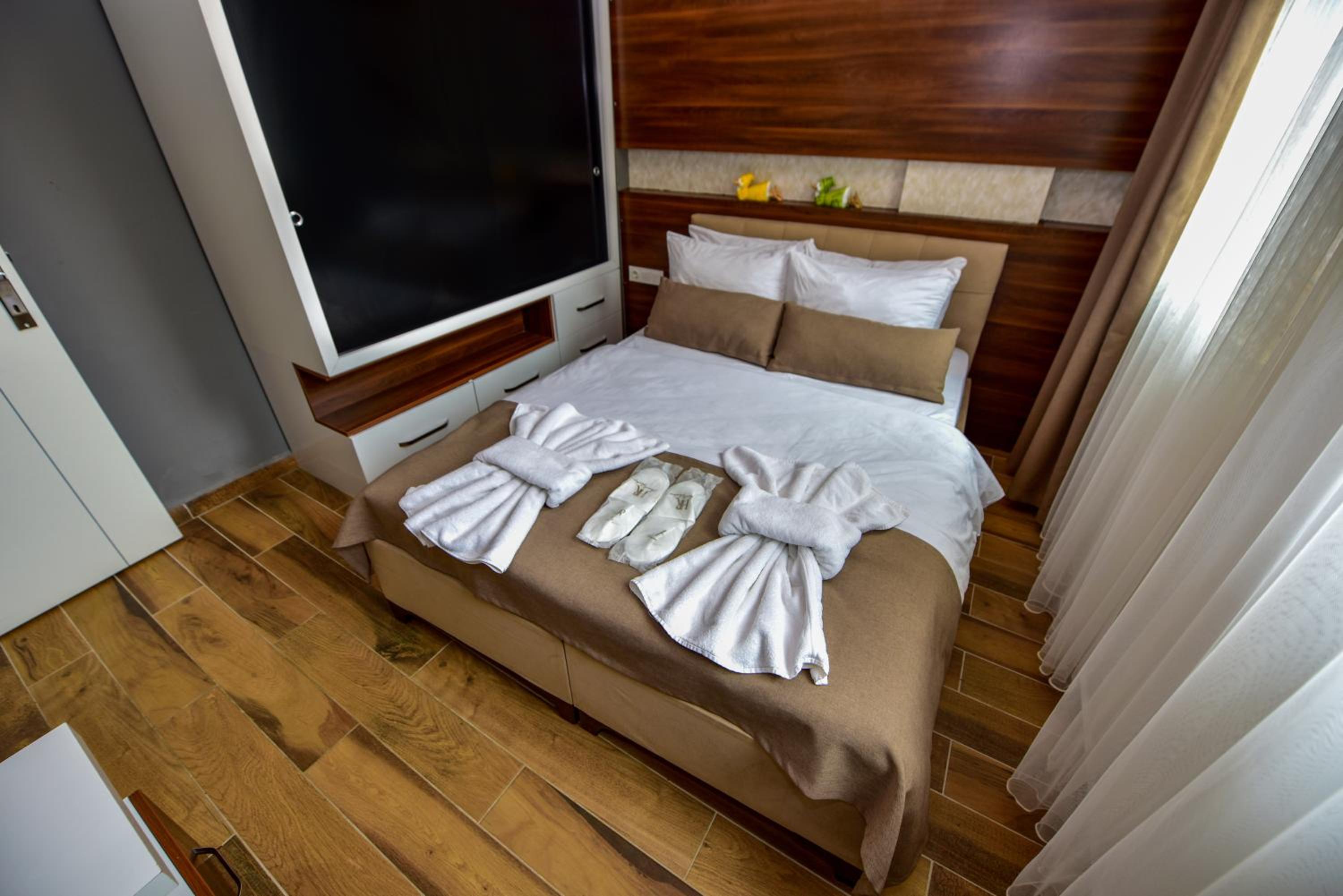 One-Bedroom Suite with Balcony