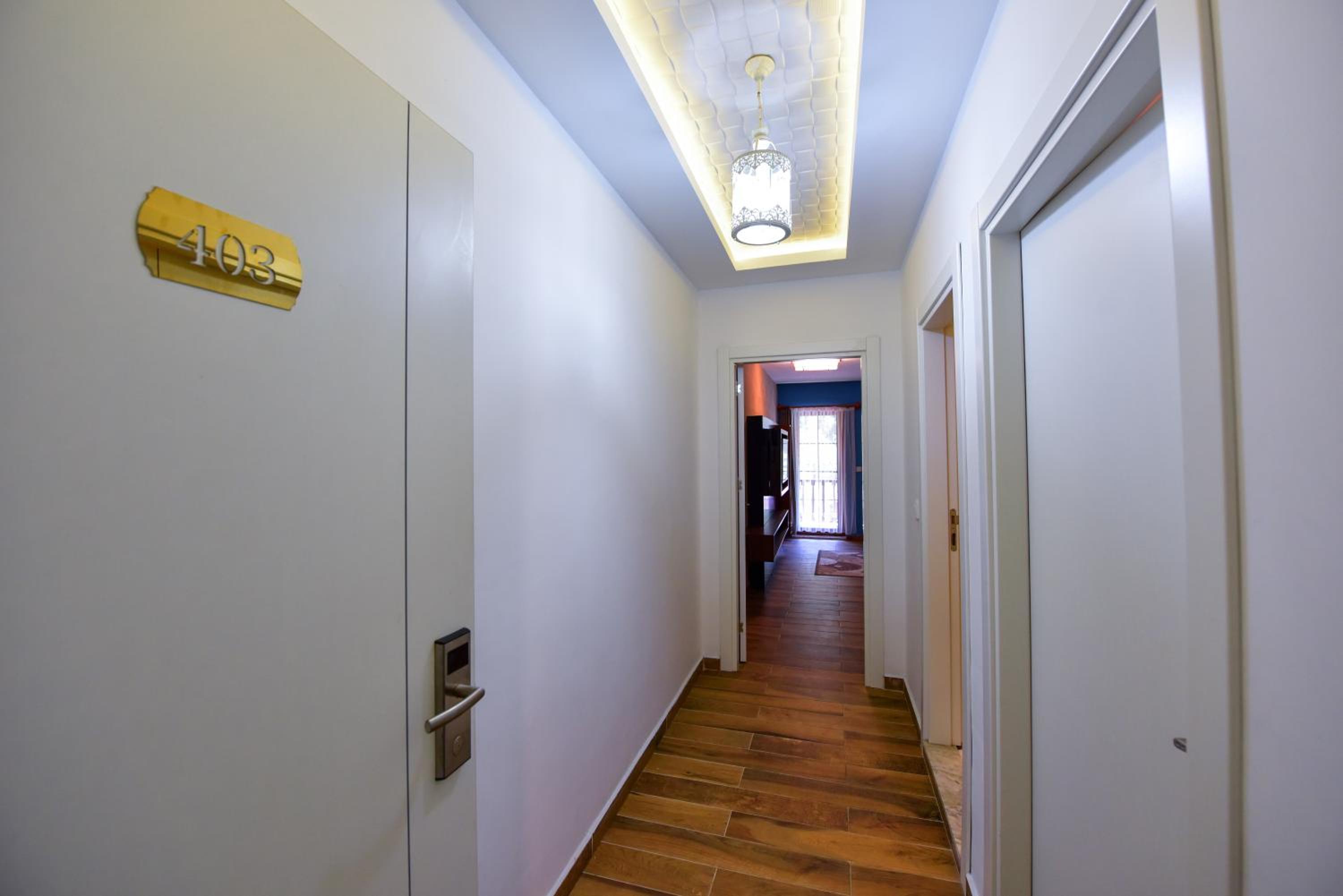 One-Bedroom Suite with Balcony (Attic) - Photo 5