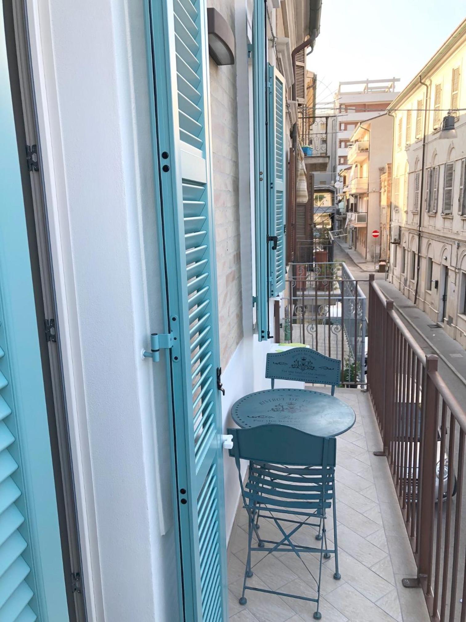 Apartment with Balcony - Photo 3