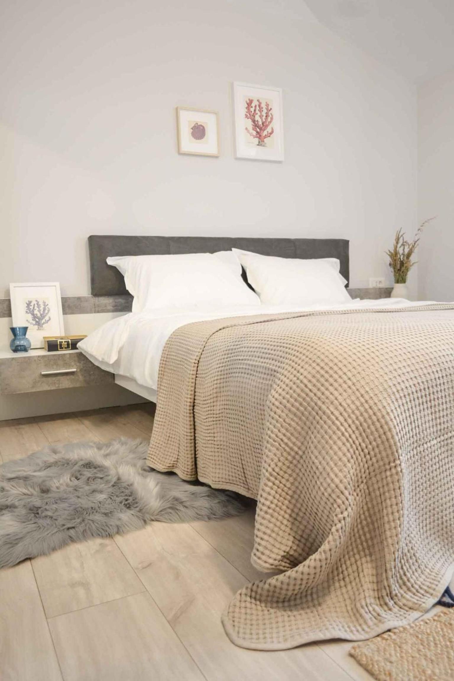 One-Bedroom Apartment - Photo 6