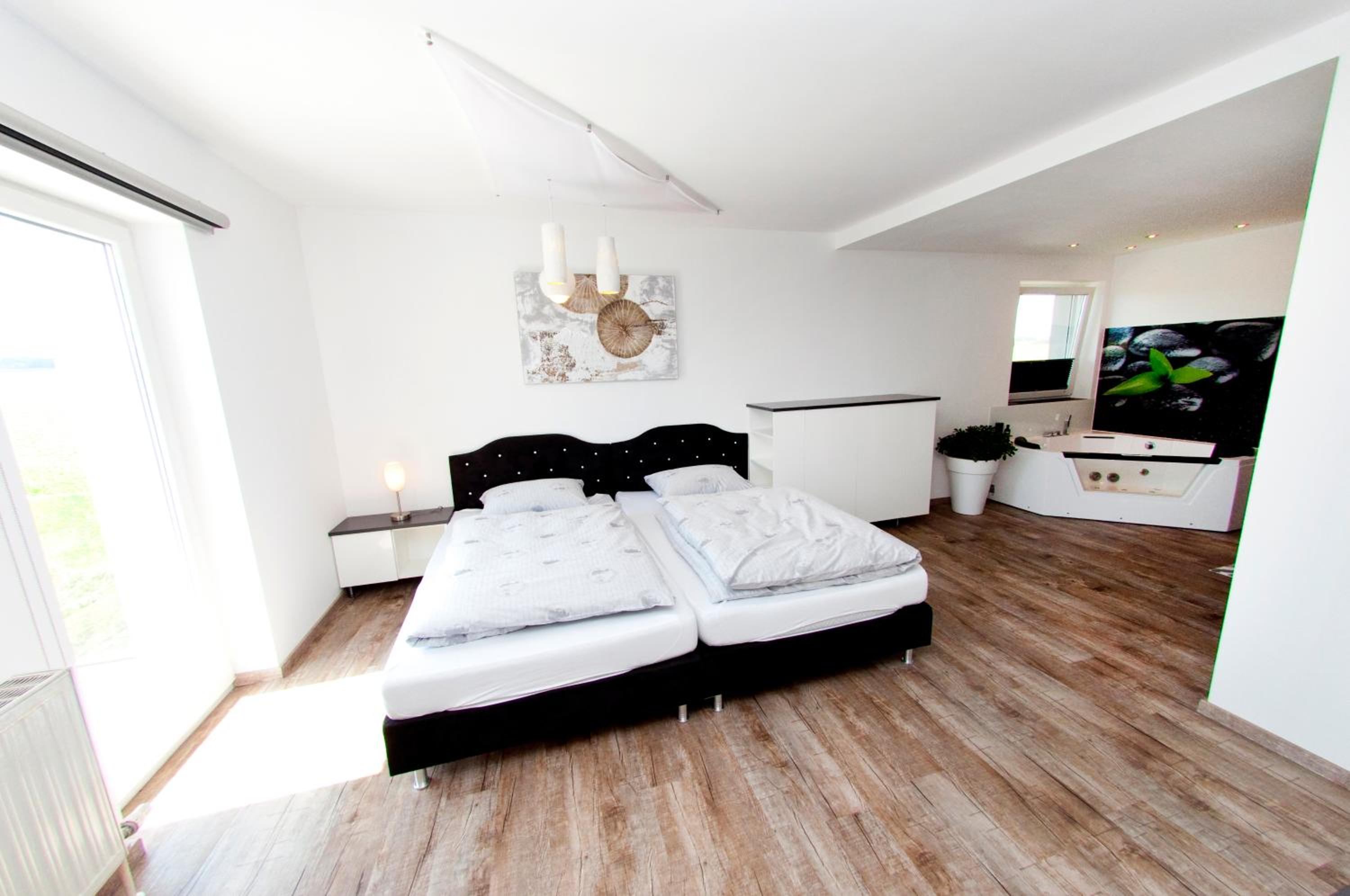 Deluxe Suite with Spa Bath photo 1