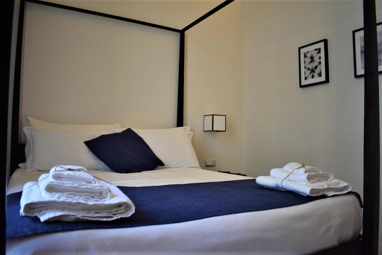 Deluxe Double Room with Balcony - Photo 27
