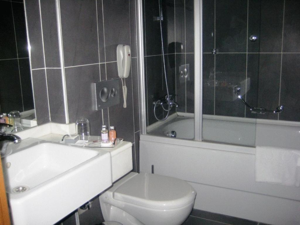 Standard Double Room - Photo 5