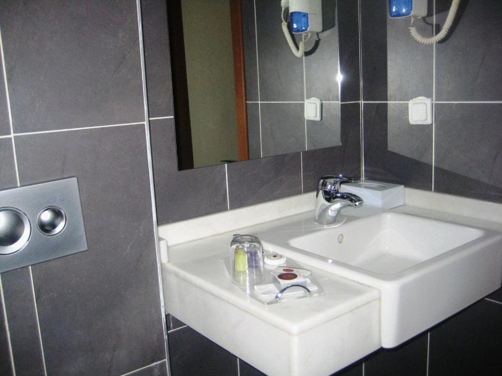 Standard Double Room - Photo 6