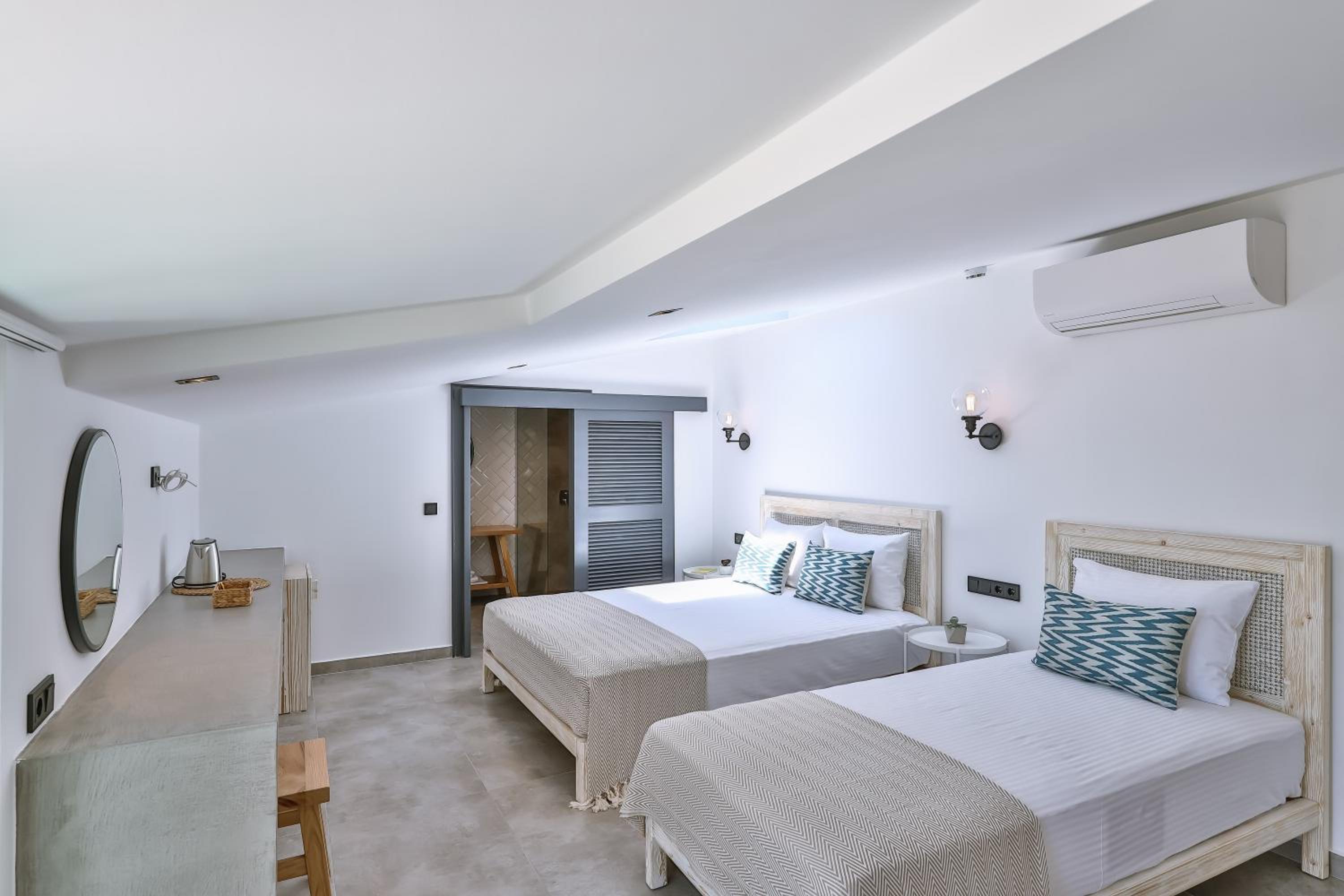 Standard Triple Room with Sea View - Photo 1