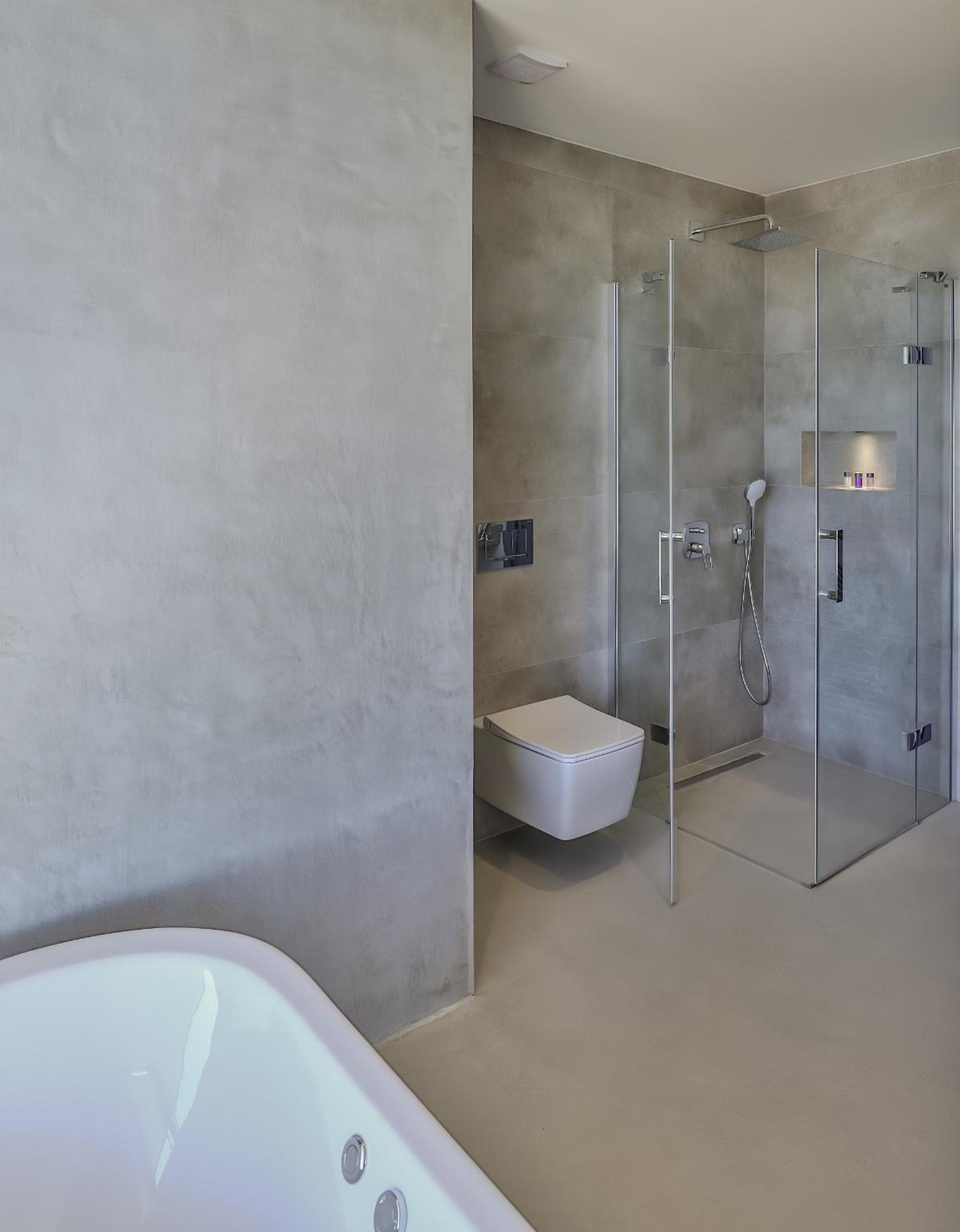 Deluxe Suite with Spa Bath - Photo 5