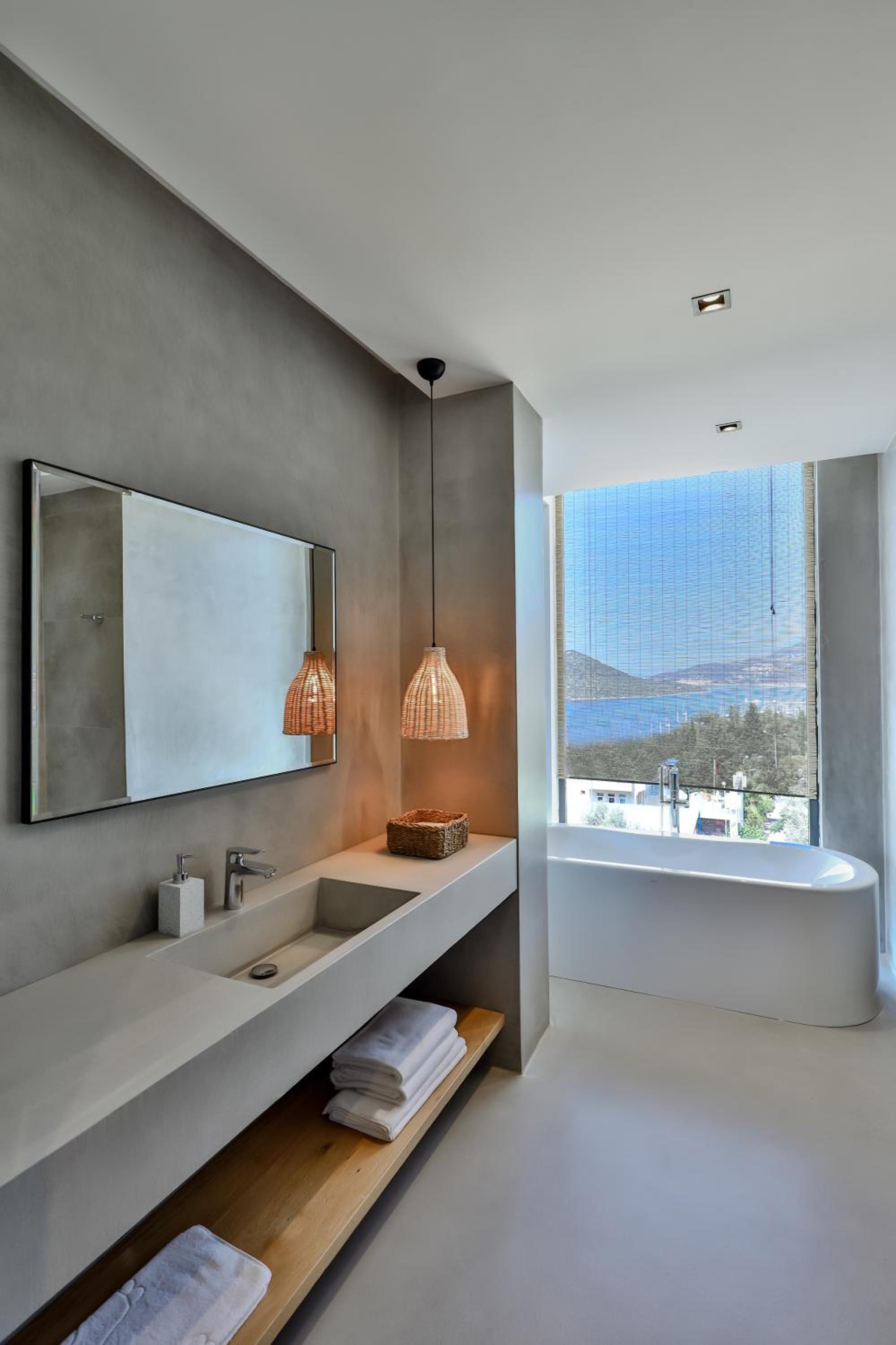 Deluxe Suite with Spa Bath - Photo 3