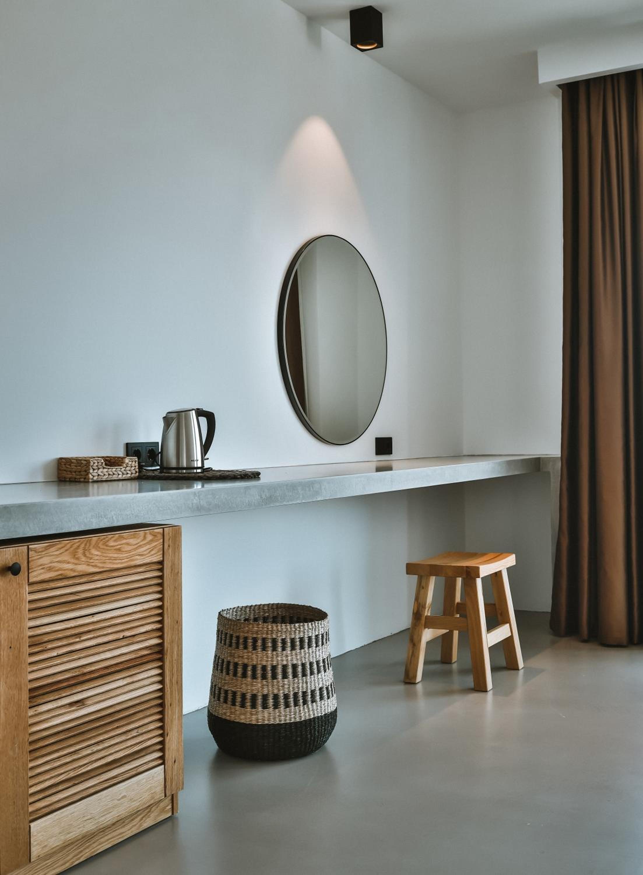 Deluxe Suite with Spa Bath - Photo 2