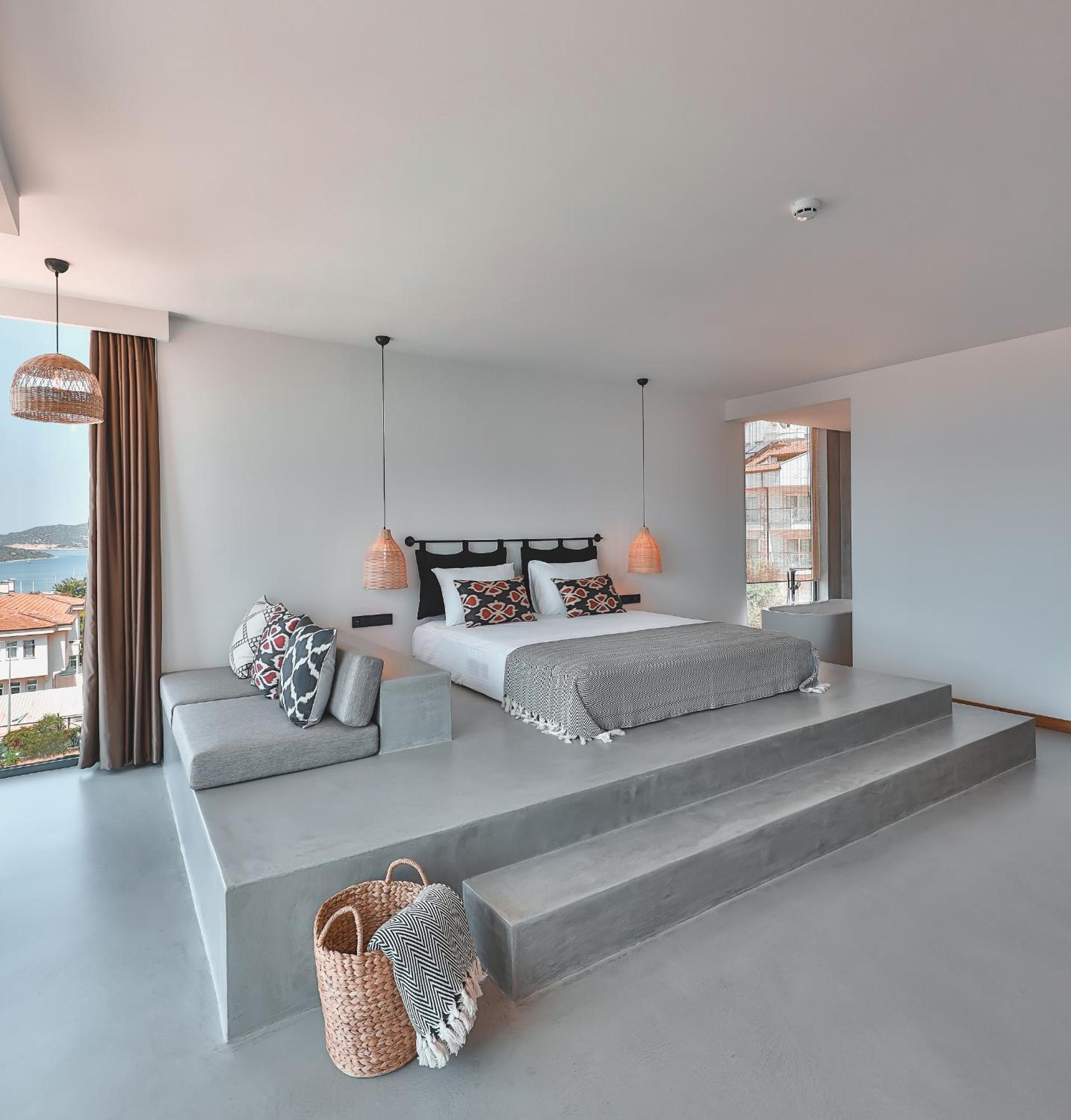 Deluxe Suite with Spa Bath - Photo 8