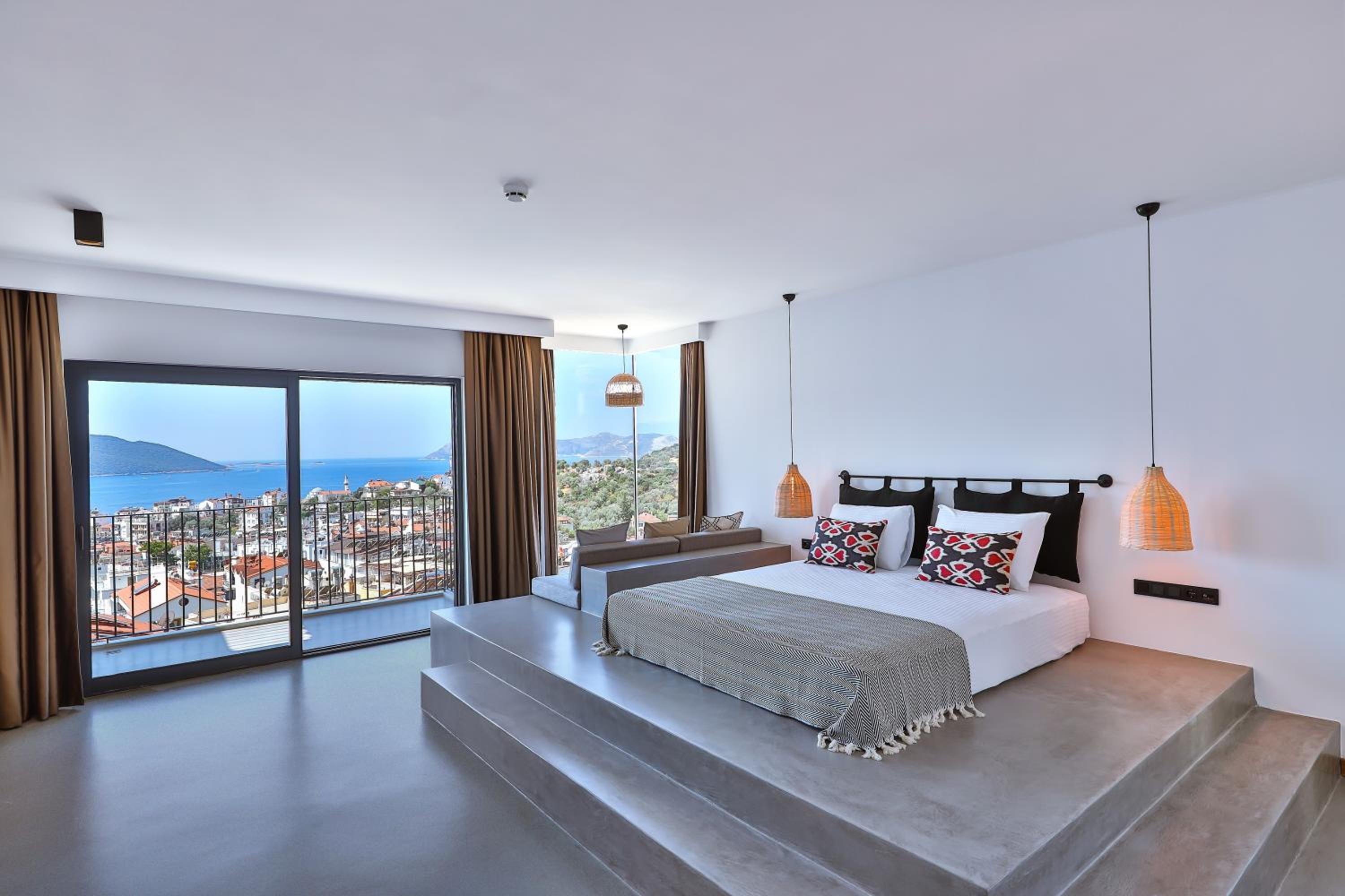 Deluxe Suite with Spa Bath - Photo 7
